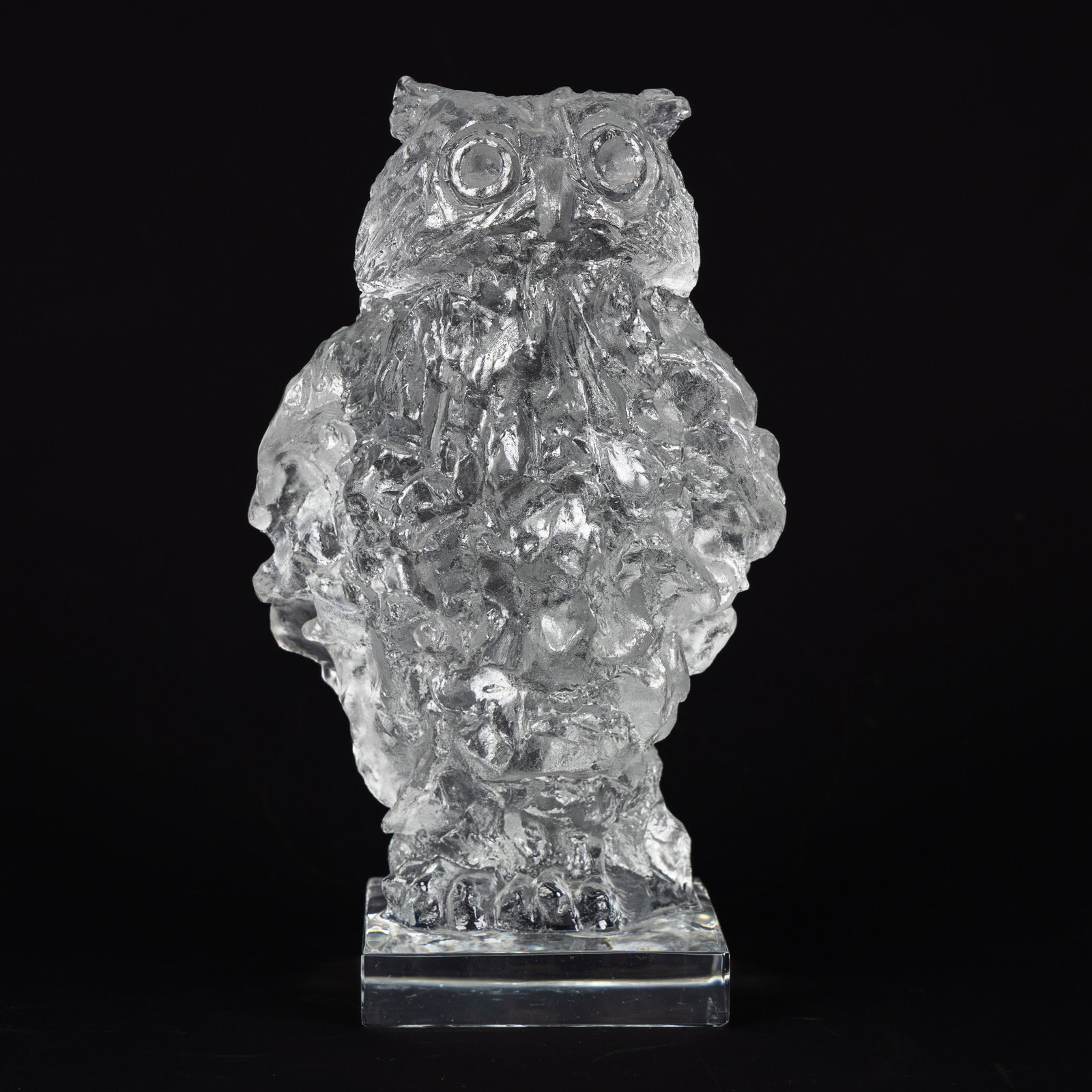 Bernard Augst (1934) ‘Duc’, a sculpture of an owl. Crystal, for Baccarat. (1 of 9)