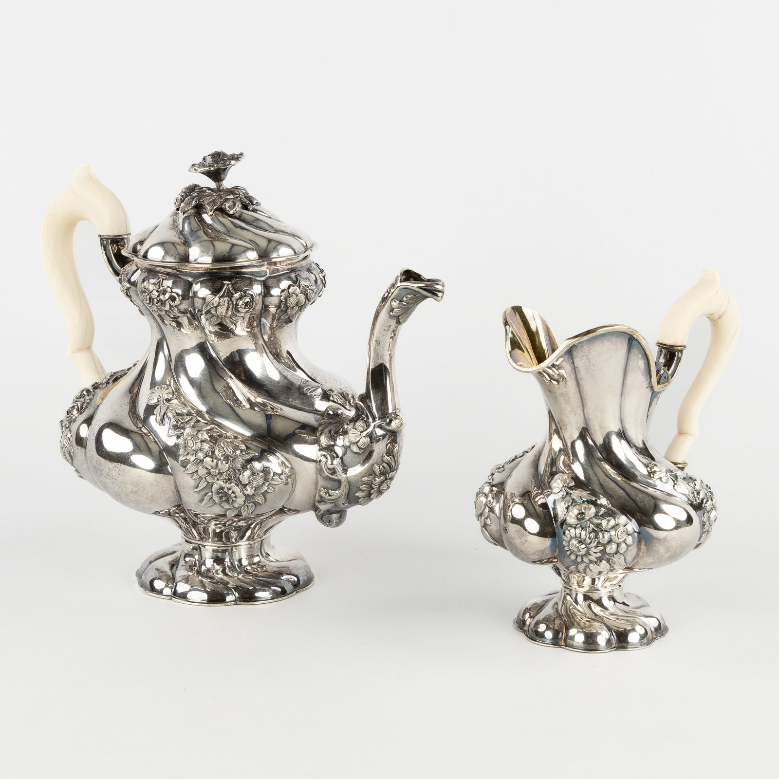 Louis Wolfers (1820-1892) a silver teapot and milk jug, Louis XV style. Second half of the 19th C.