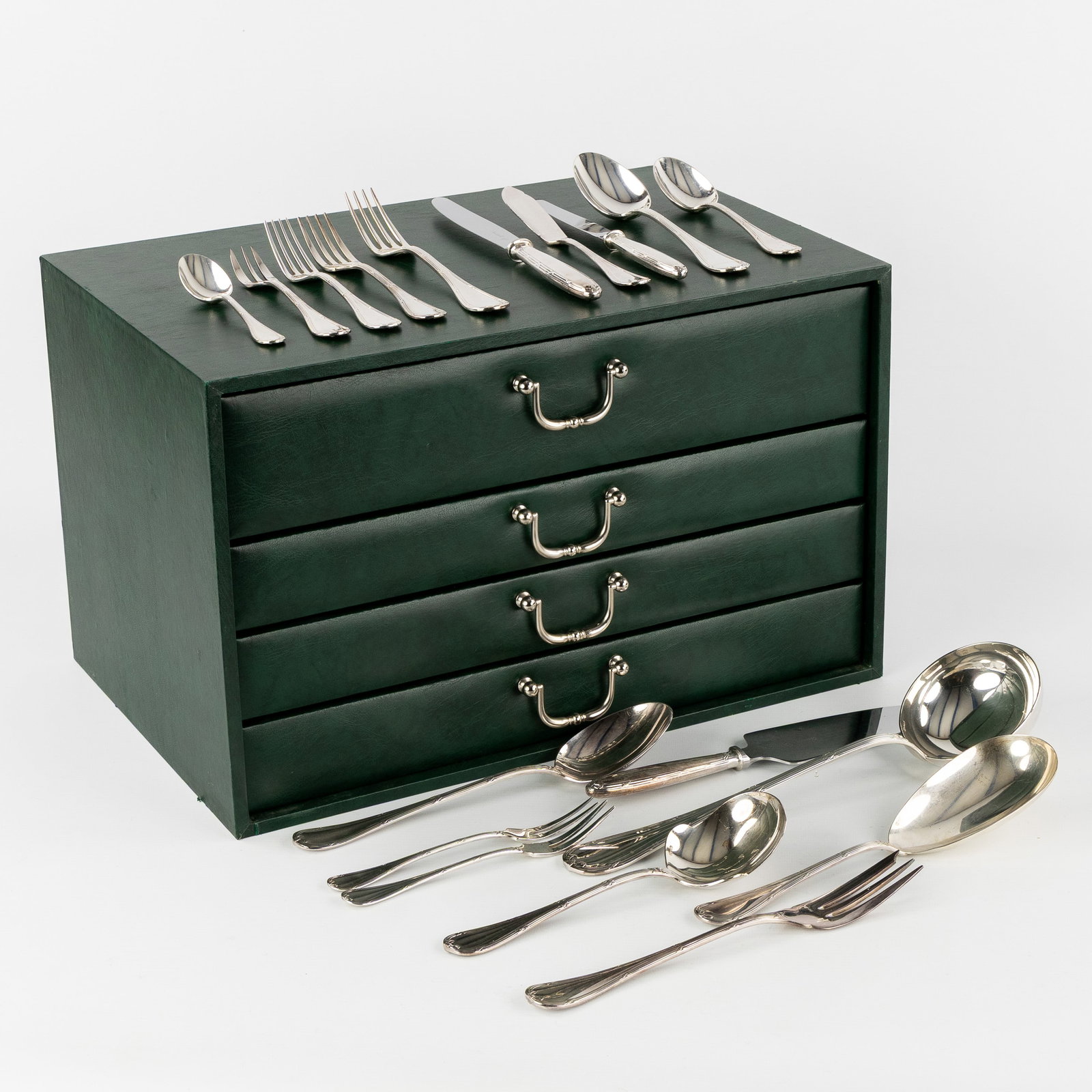 Christofle Rubans, a 144-piece silver-plated cutlery set, in a case with 4 drawers. (1 of 10)