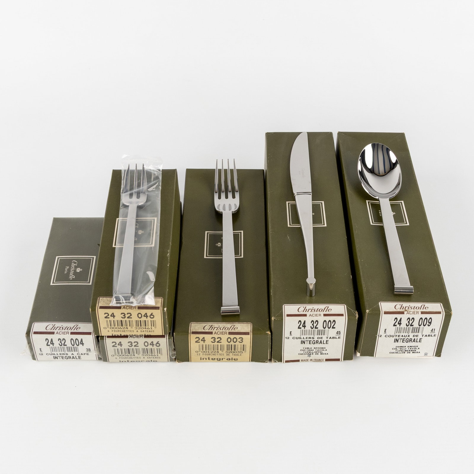 Christofle, Integrale Acier, a 63-piece cutlery set, mostly new and sealed.: Christofle, Integrale Acier, a 63-piece cutlery set, mostly new and sealed. Acier, stainless steel.Model 'Integrale'. 13 large forks, 11 of which are in sealed packaging.13