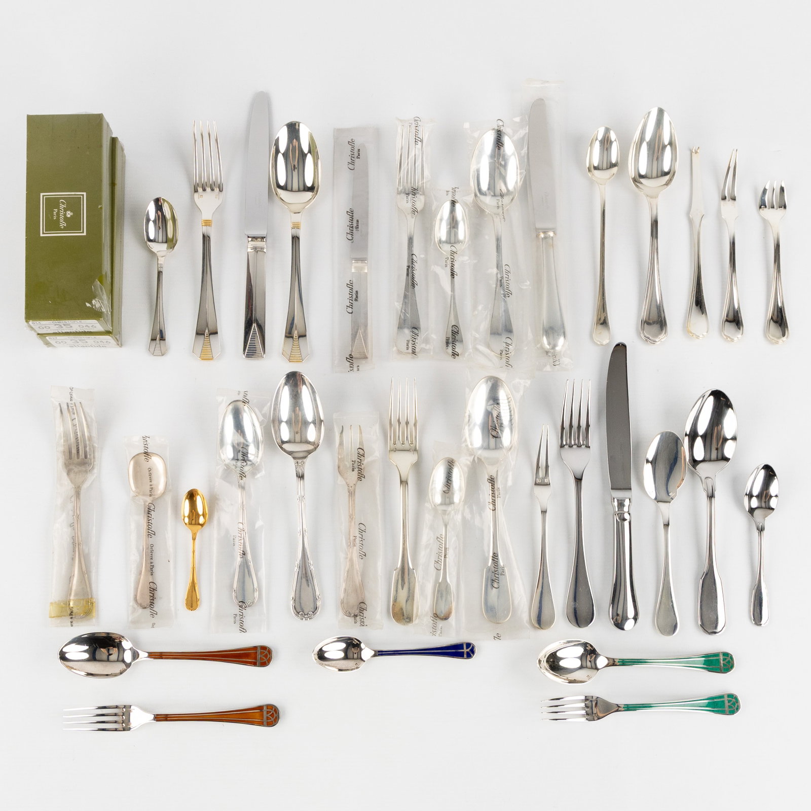Christofle, Cluny, Spatours, Talisman, Rubans, Atlantide and others, a 146-piece composed cutlery: Christofle, Cluny, Spatours, Talisman, Rubans, Atlantide and others, a 146-piece composed cutlery set, silver-plated metal and steel. Christofle, Cluny, silver-plated metal.10 large forks, 9 of which 