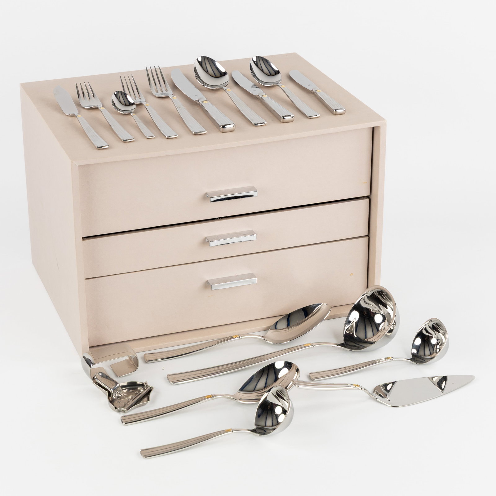 WMF Cromargan, Odeon, a 126-piece cutlery set in a cutlery case and 12 napkin rings, chrome-plated (1 of 10)