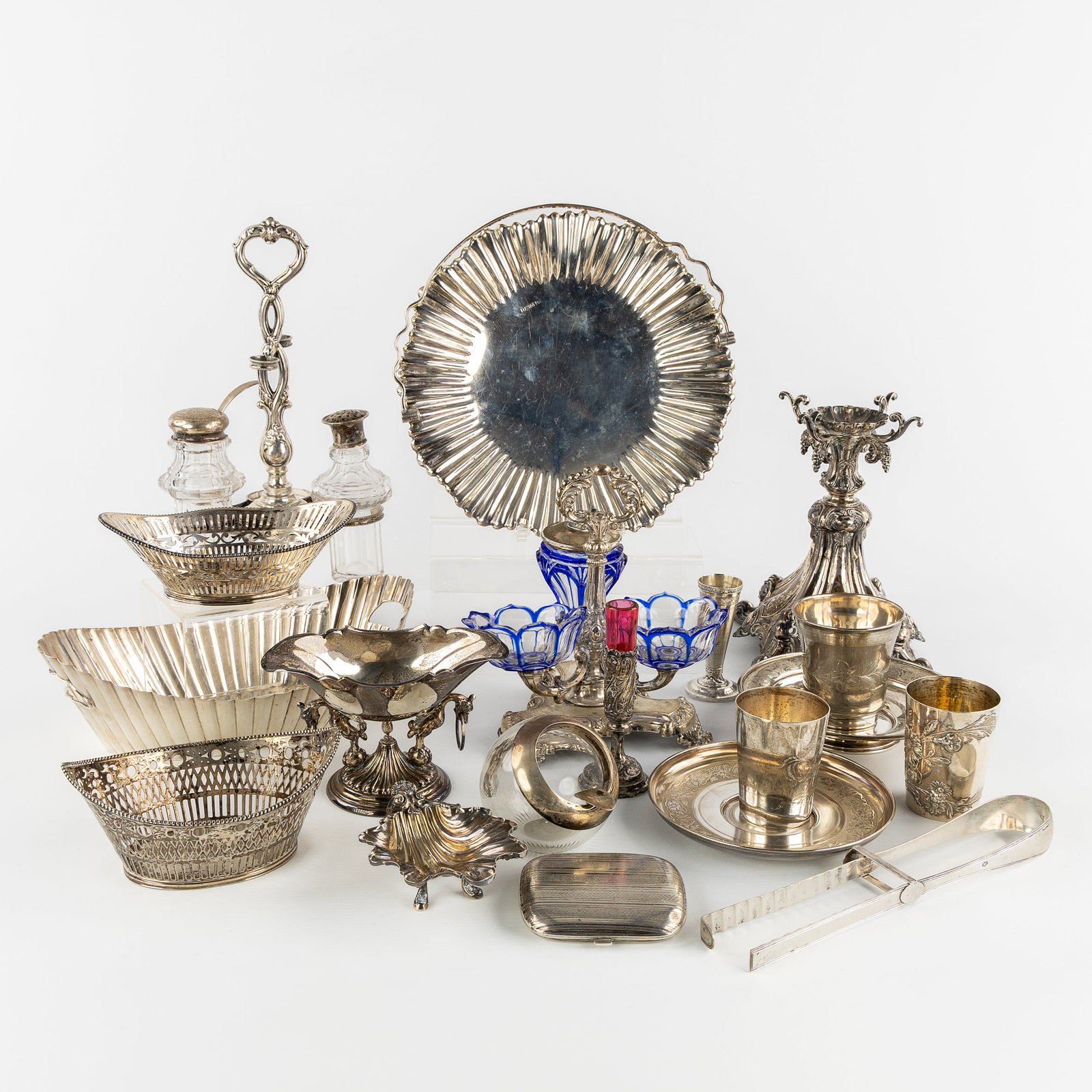 A Collection of silver table accessories, England, the Netherlands, France, and others. Silver,: A Collection of silver table accessories, England, the Netherlands, France, and others. Silver. Silver and crystal. 19 pieces in total.