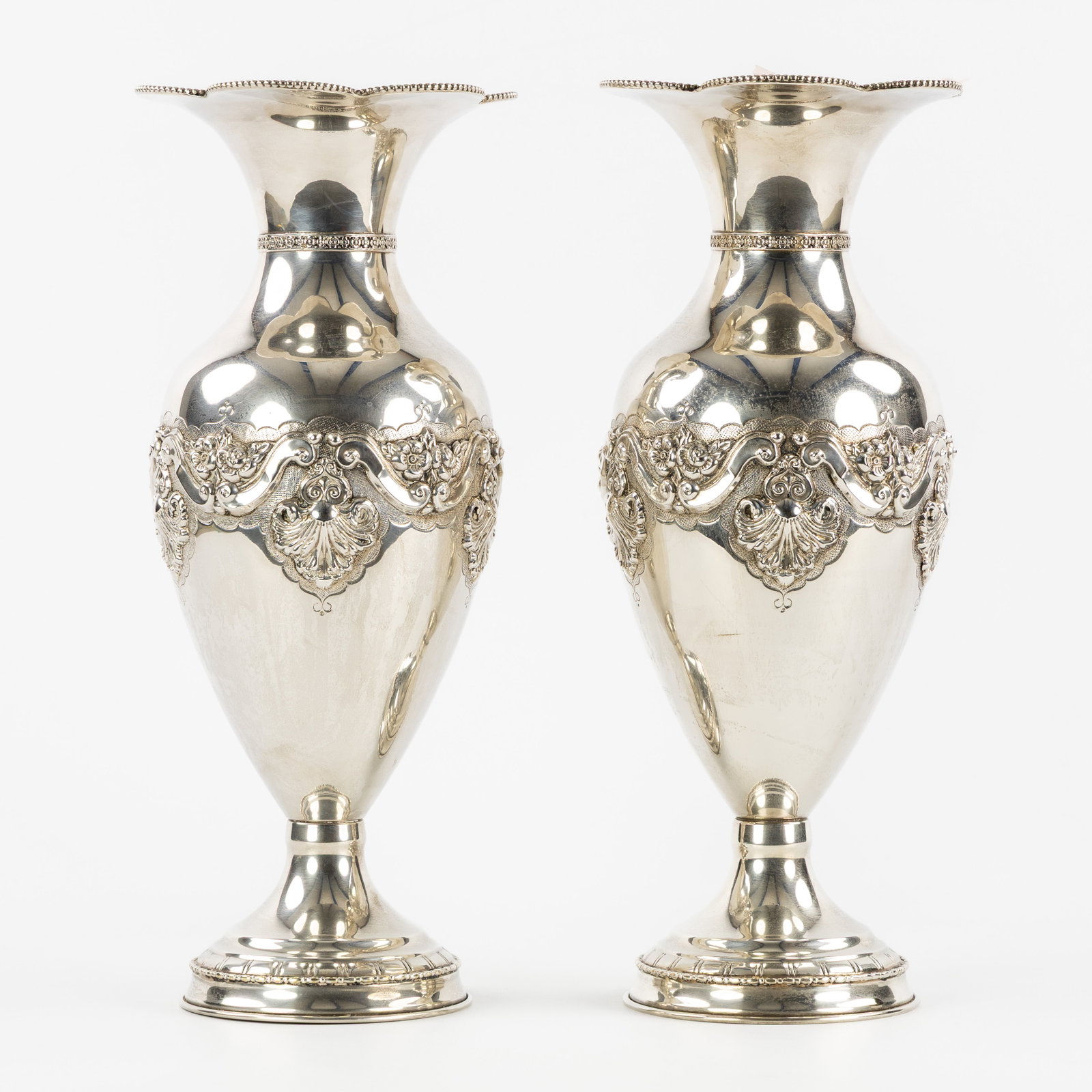 A Pair of silver vases, grade marked 925. Italy, 20th C. (1 of 9)