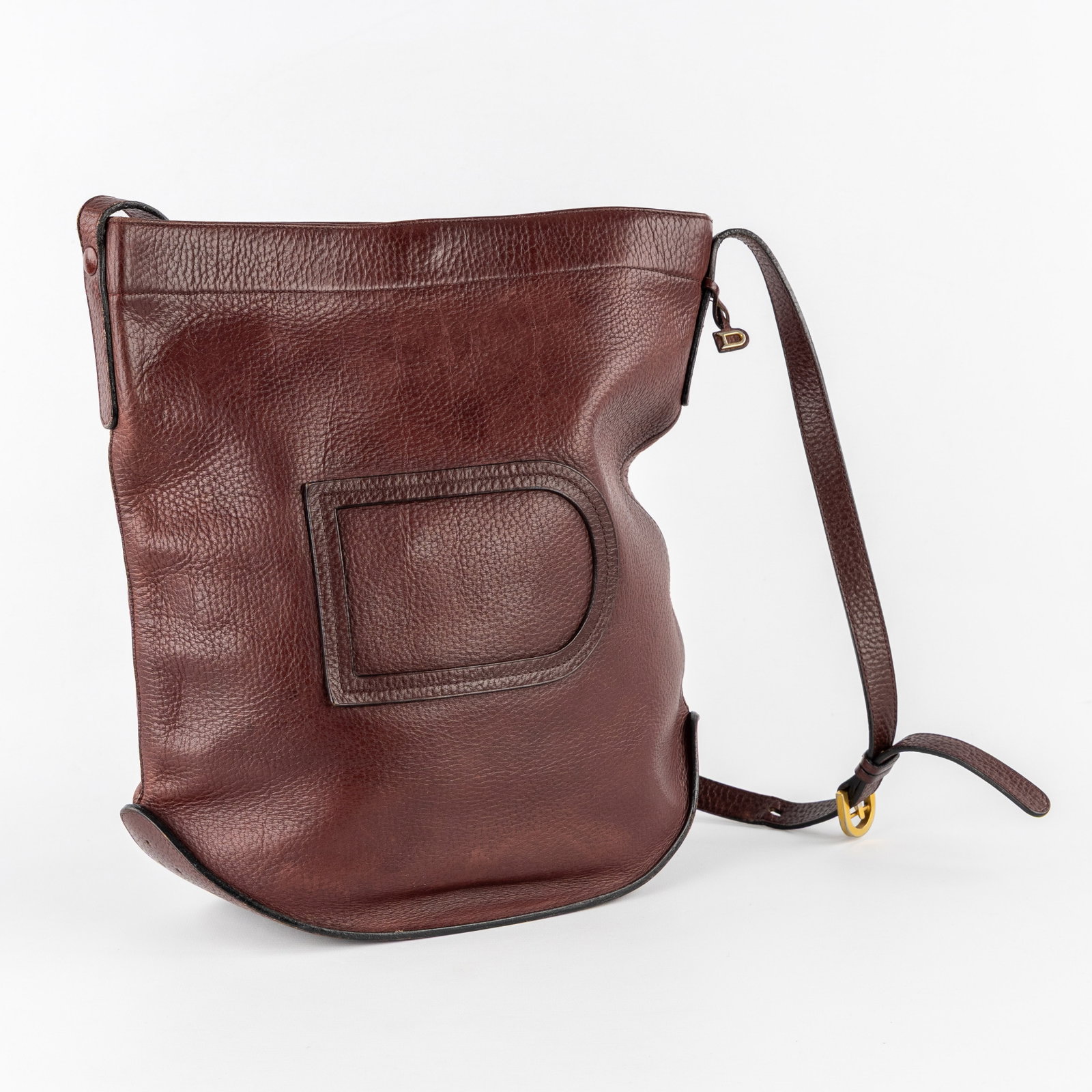 Delvaux, ‘Le Pin’, a handbag. Dark brown leather.: Delvaux, ‘Le Pin’, a handbag. Dark brown leather. A handbag, ‘Le Pin’ model. Delvaux. (30 x 36 x 13.5 cm)