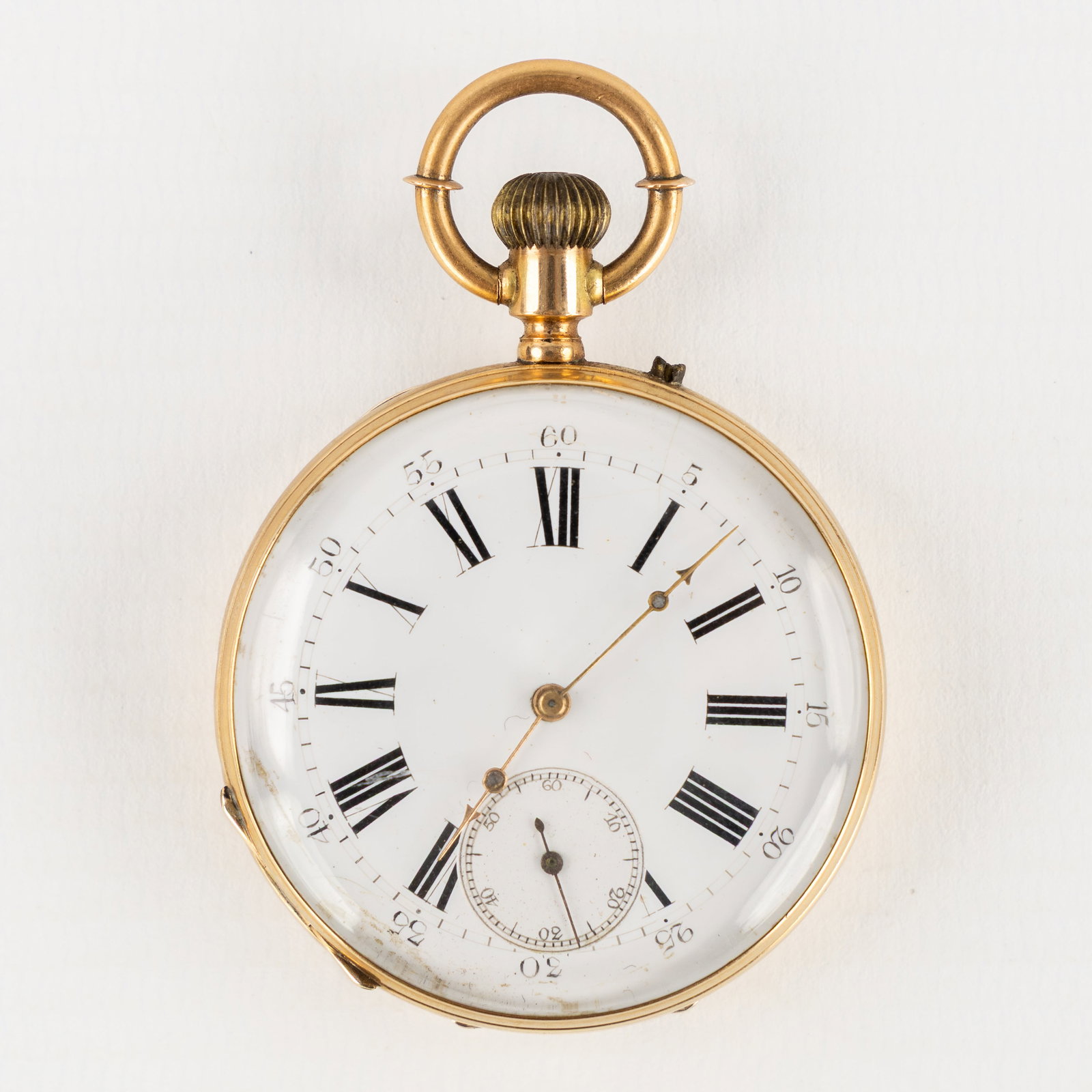 A 14 kt gold pocket watch, guilloché decorated.: A 14 kt gold pocket watch, guilloché decorated. Movement with a cylinder escapement.Not tested.Outer caseback in 14 carat gold, inner caseback in brass.Guilloché decorated with