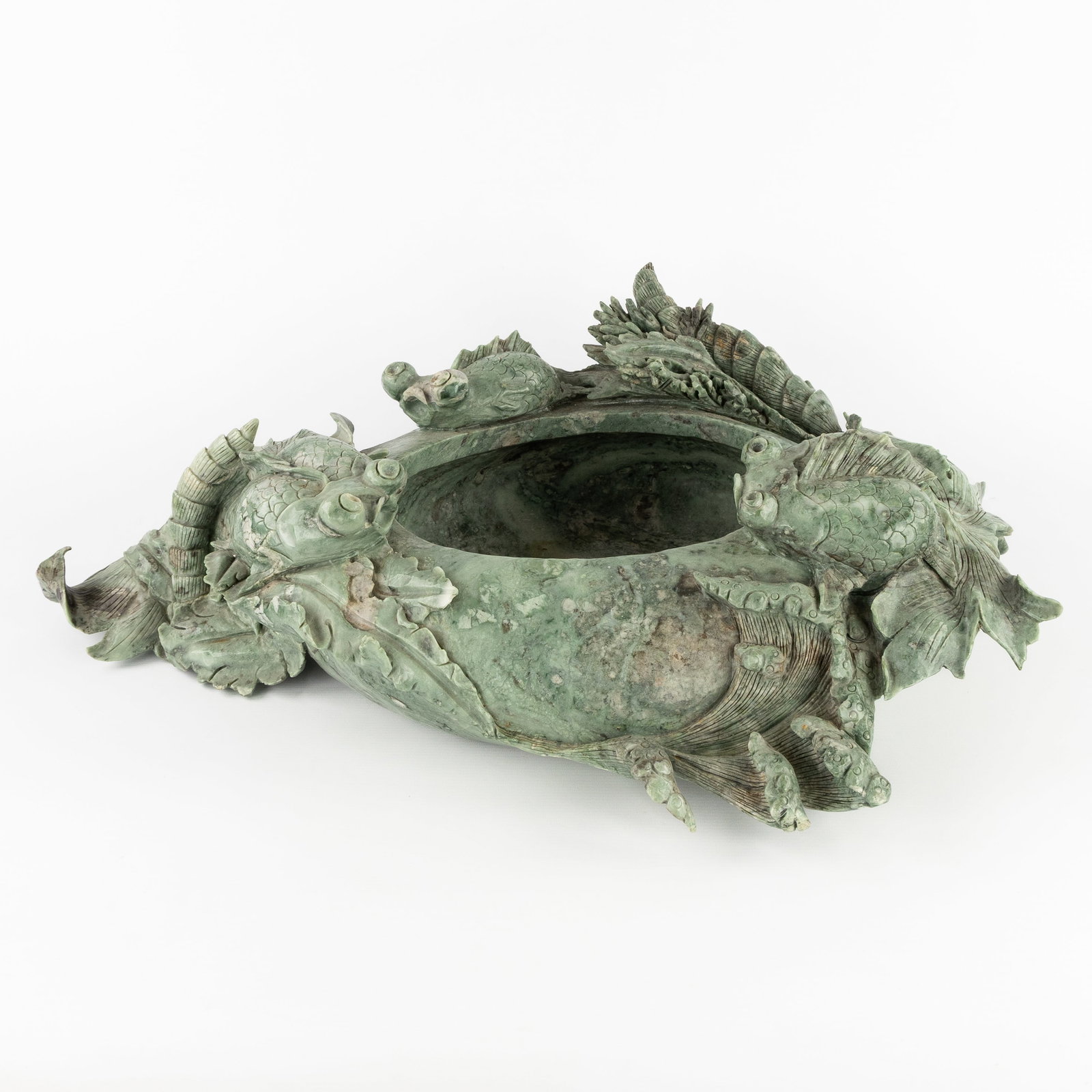 A Chinese 'Gold Fish' bowl, sculptured jade or hardstone, 20th C.: A Chinese 'Gold Fish' bowl, sculptured jade or hardstone, 20th century. Sculptured jade or hardstone.Bowl or fish bowl, decorated with three large goldfish. (70 x 20 x 52 cm)
