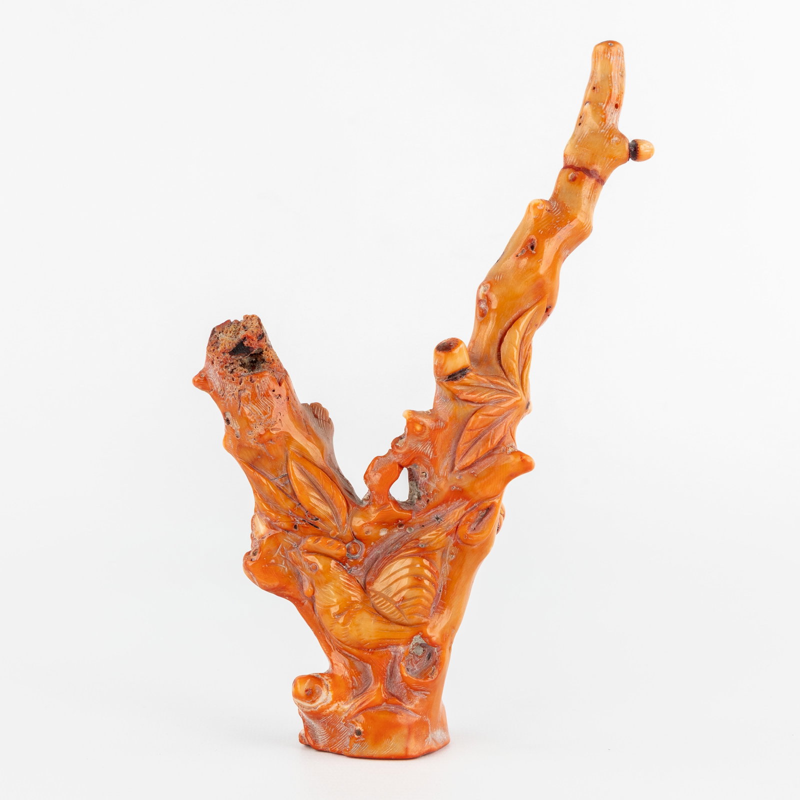 A Chinese coral sculpture with a 'Rooster', 19th/20th C. (1 of 8)