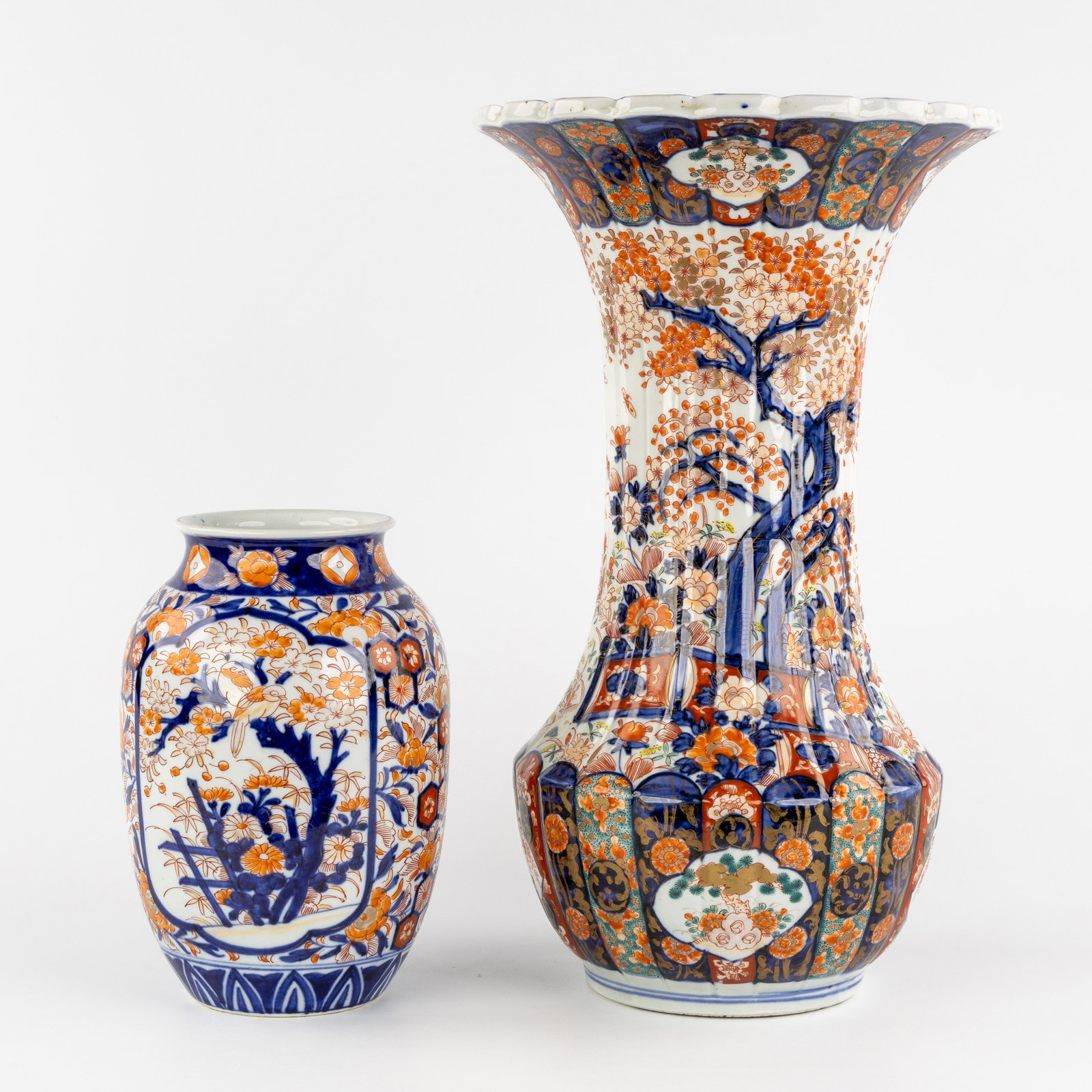 Two Japanese Imari vases, florally decorated, Meiji, 19th/20th C.: Two Japanese Imari vases, florally decorated, Meiji, 19th/20th century. Japanese porcelain.Trumpet vase, decorated with a blossom tree and butterflies (H: 47 cm x D: 27.5 cm).Vase, decorated with a