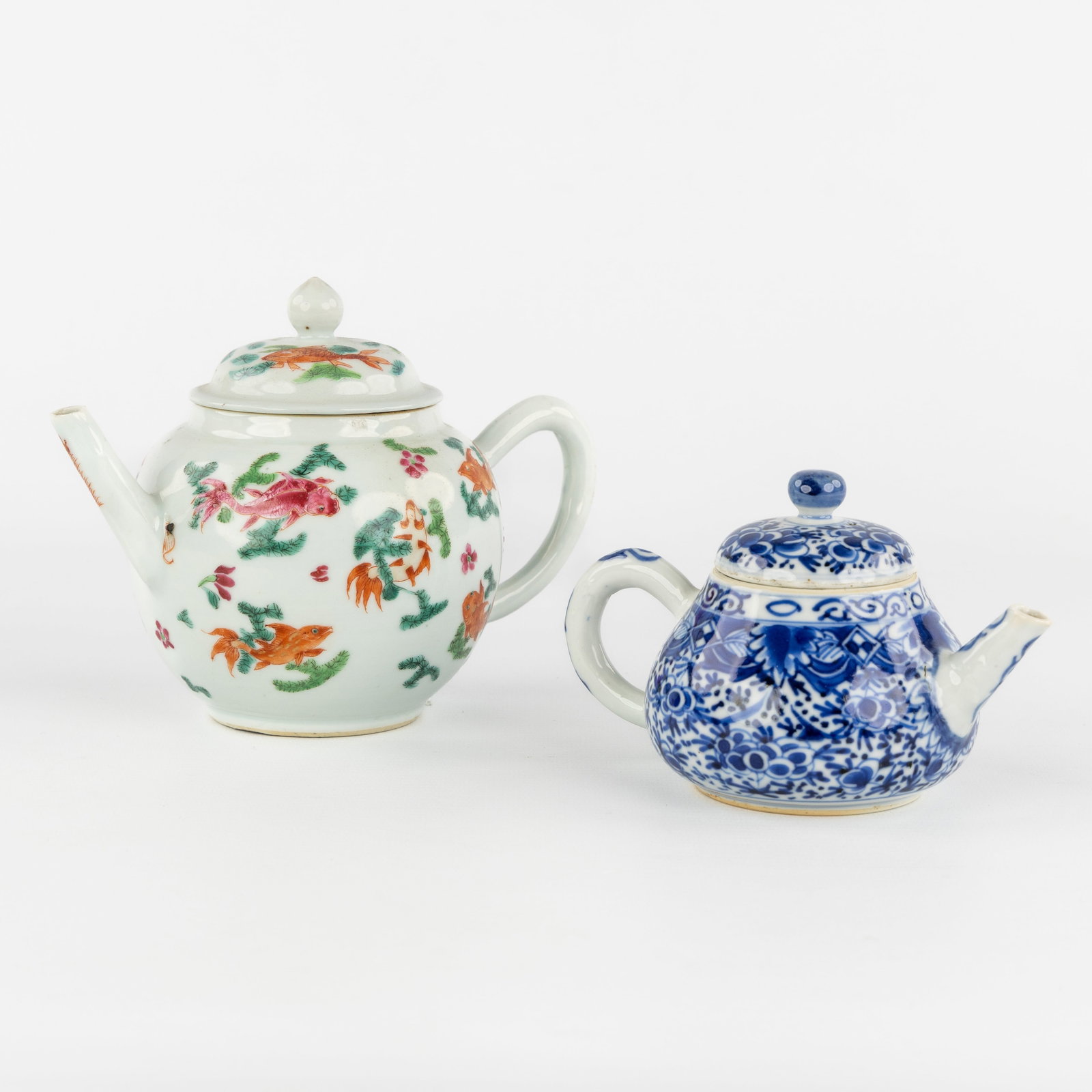 Two Chinese porcelain teapots, Famille Rose 'Carp' decoration and Blue-White, 18th/19th C. (1 of 9)