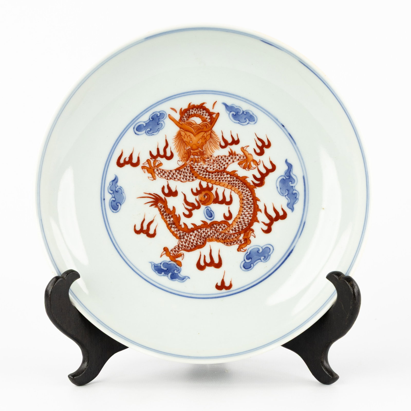 A Chinese blue and white plate with iron-red dragon decoration, marked Qianlong. Late 20th/21st C.: A Chinese blue and white plate with iron-red dragon decoration, marked Qianlong. Late 20th/21st C. Chinese porcelain. (20.8 x 3 x 0 cm)
