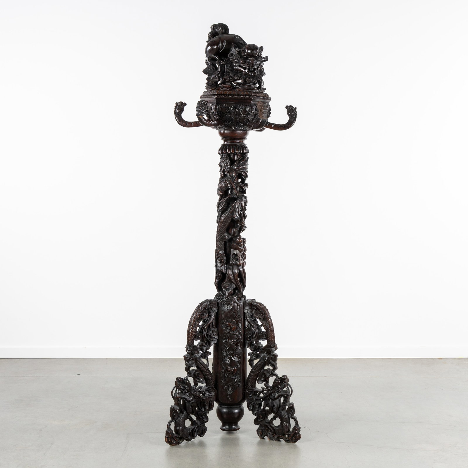 A Richly sculptured Chinese coat rack or stand with dragons and Qinlin, 19th/20th C. (1 of 10)