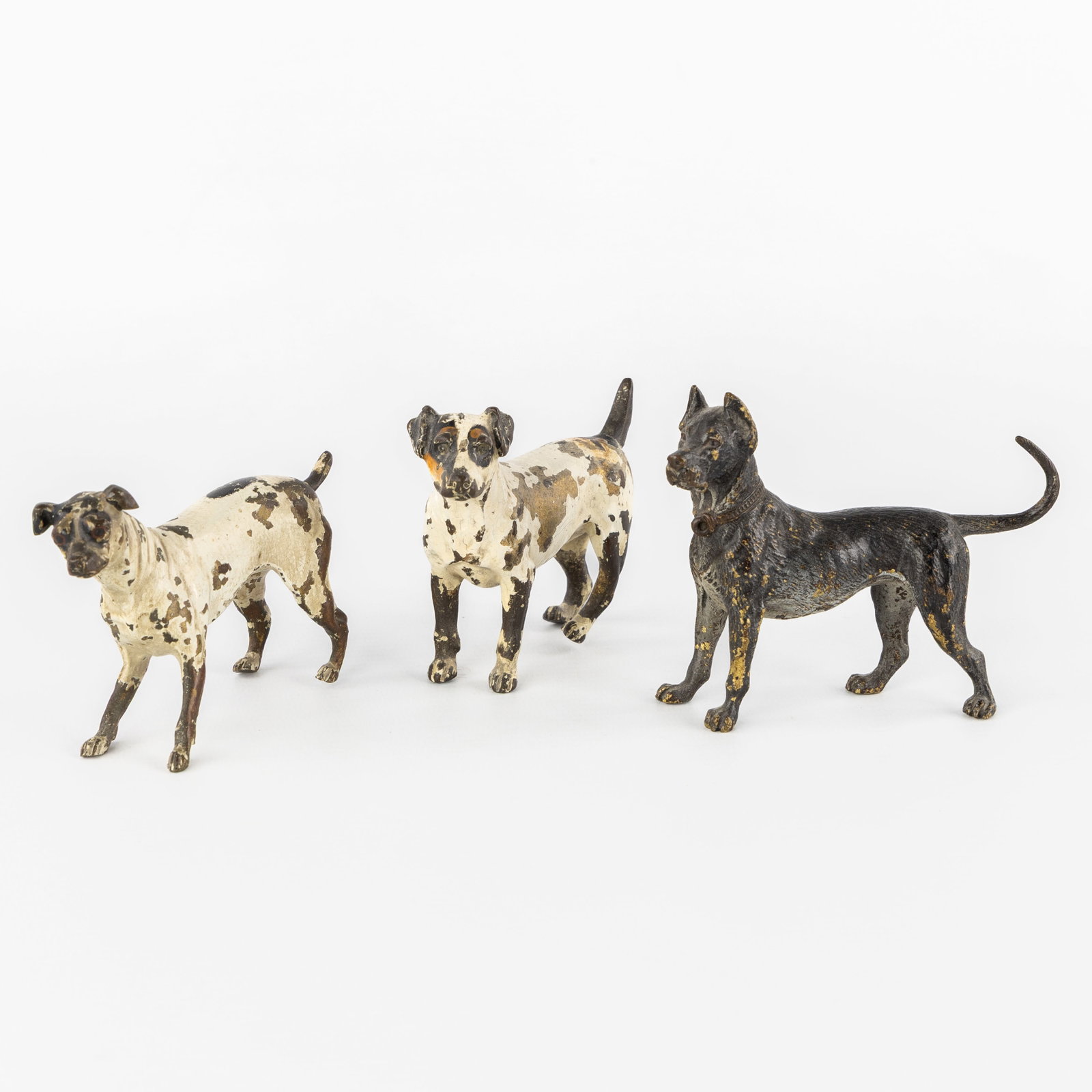 Three dogs, Viennese bronze, in the style of Franz Bergmann, Austria, circa 1900.: Three dogs, Viennese bronze, in the style of Franz Bergmann, Austria, circa 1900. Polychrome cold-patinated bronze.A Great Dane (H: 8.5 cm x W: 10 cm x D: 3 cm) and a pair of dogs (H: 6 cm x W: 10 cm 