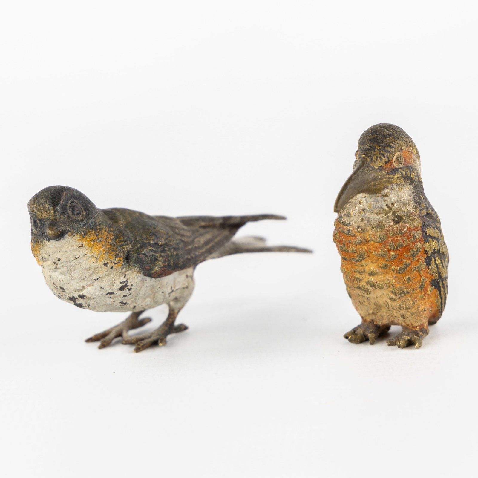 Franz Bergmann (1861-1936) Swallow, added a Kingfisher, Viennese bronze. Austria, Circa 1900.: Franz Bergmann (1861-1936) Swallow, added a Kingfisher, Viennese bronze. Austria, Circa 1900. Polychrome cold-patinated bronze.Swallow, marked 'Geschützt' and numbered (H: 3 cm x W: 6.5 cm x D: 2