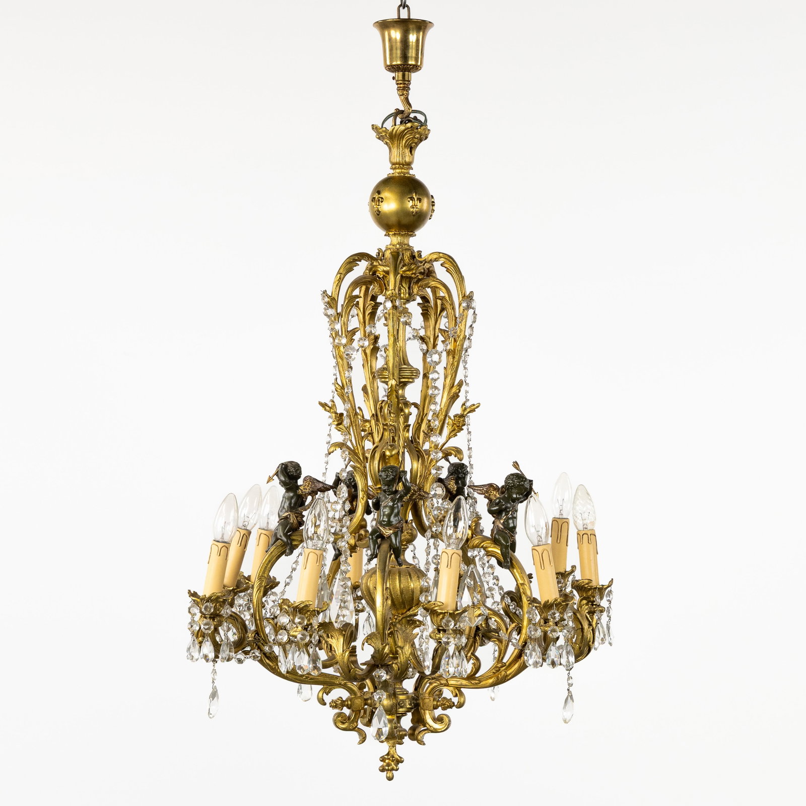 An Impressive castle chandelier with Cupid sculptures and crystal bells, gilded bronze, Louis XV (1 of 7)