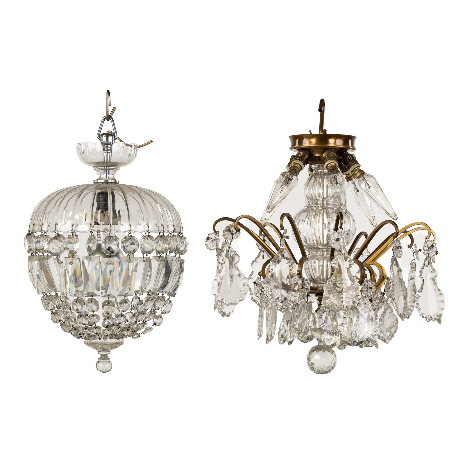 Two decorative chandeliers, brass and cut crystal, first half of the 20th C.: Two decorative chandeliers, brass and cut crystal, first half of the 20th century. Brass and cut crystal.Pear-shaped chandelier (H: 36 cm x D: 27 cm)Decorative chandelier (H: 37 cm x D: 37 cm)