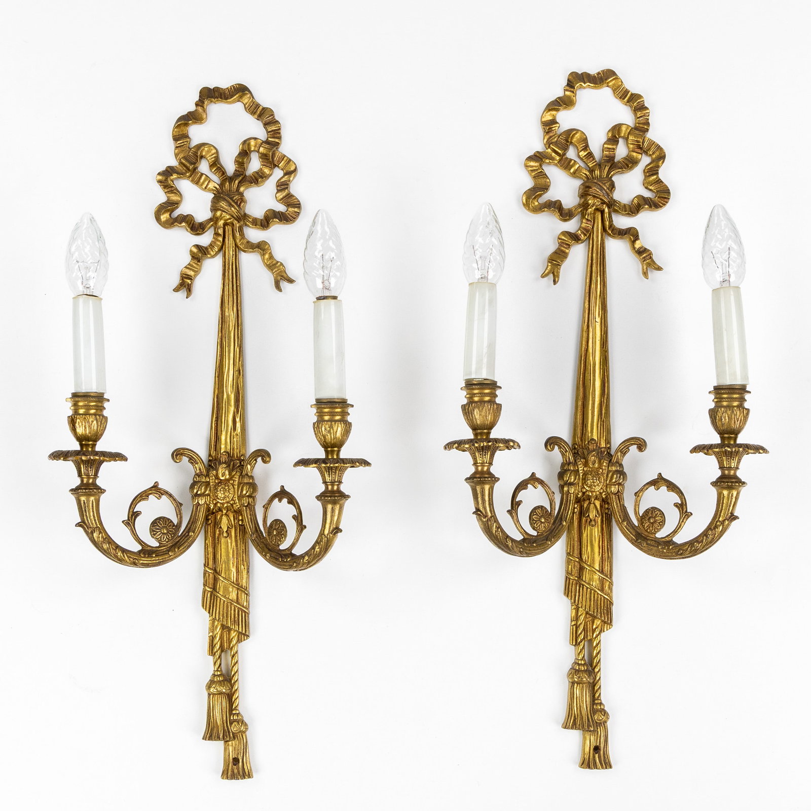 A pair of wall lamps, bronze in Louis XVI style. Circa 1980. (1 of 5)