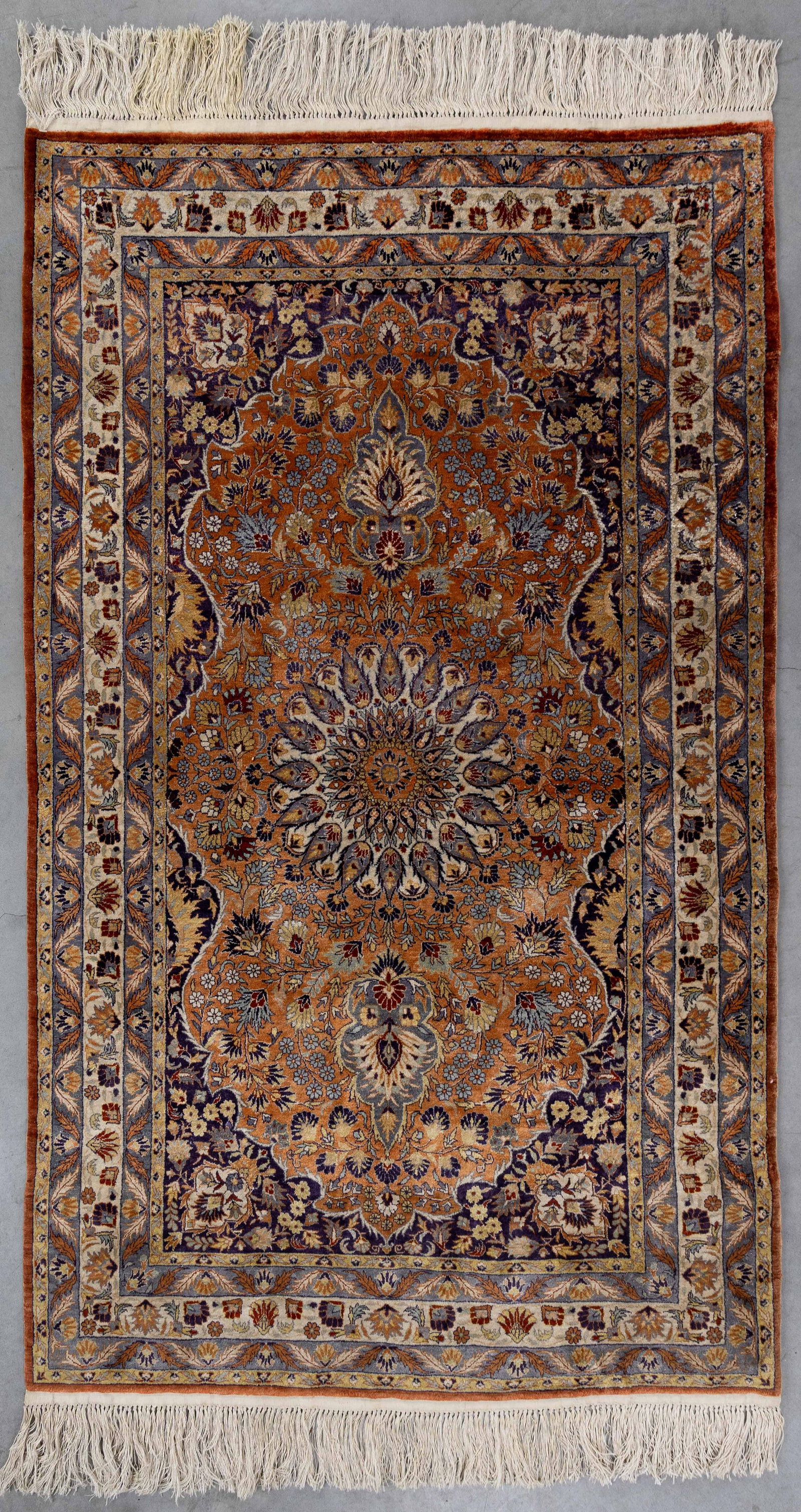 An Oriental hand-made carpet, silk, Iran/Persia (155 x 91 cm). (1 of 7)