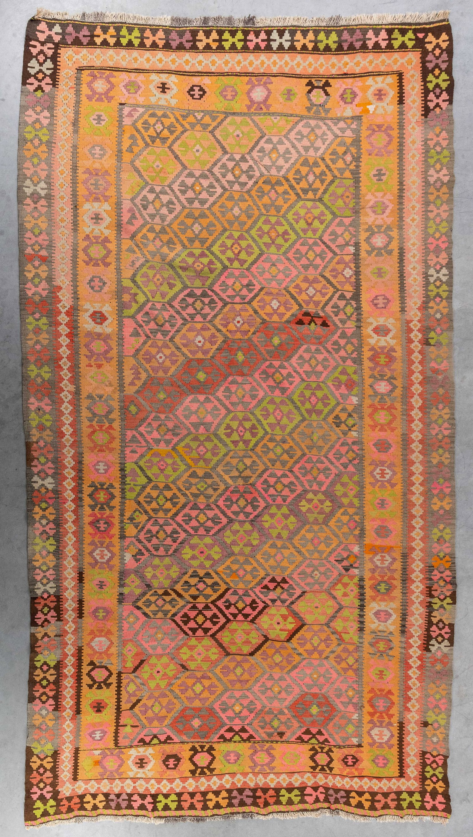 An Oriental hand-made kilim, Maku, Iran (375 x 205 cm).: An Oriental hand-made kilim, Maku, Iran (375 x 205 cm). (205 x 375 x 0 cm)