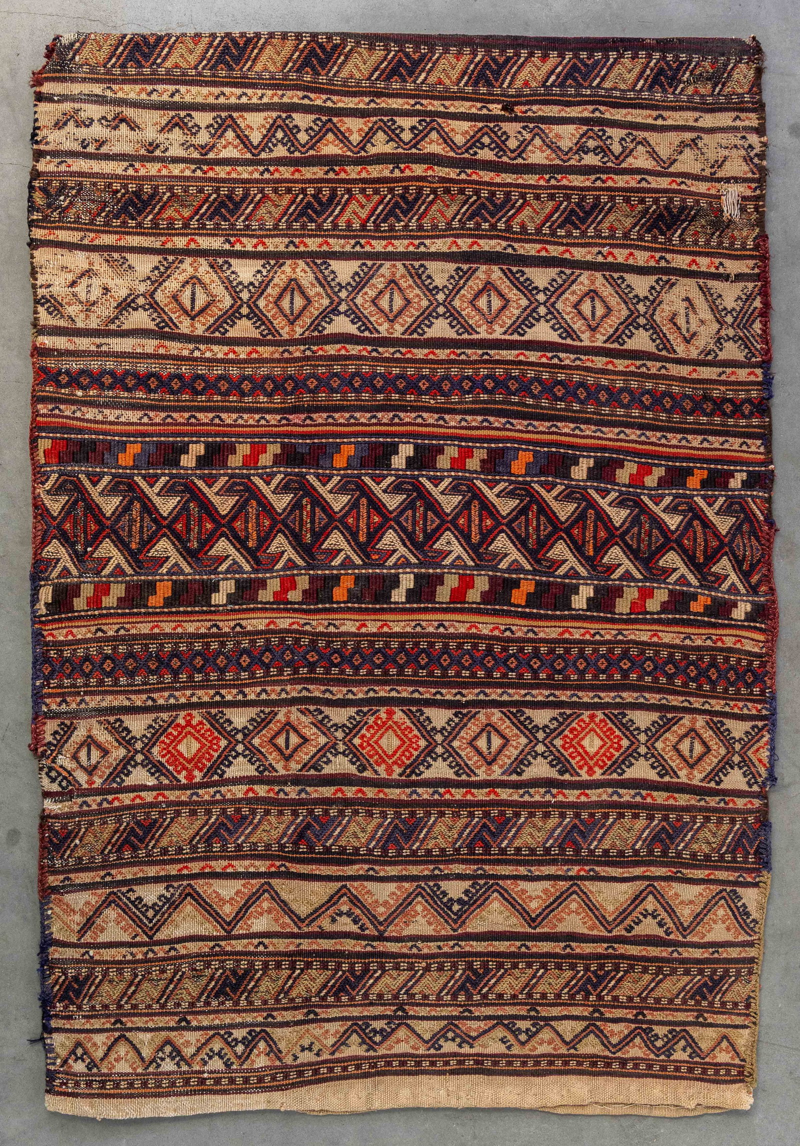 An Oriental hand-made bag, Djovar Kordi, Iran (70 x 105 cm).: An Oriental hand-made bag, Djovar Kordi, Iran (70 x 105 cm). (70 x 0 x 105 cm)