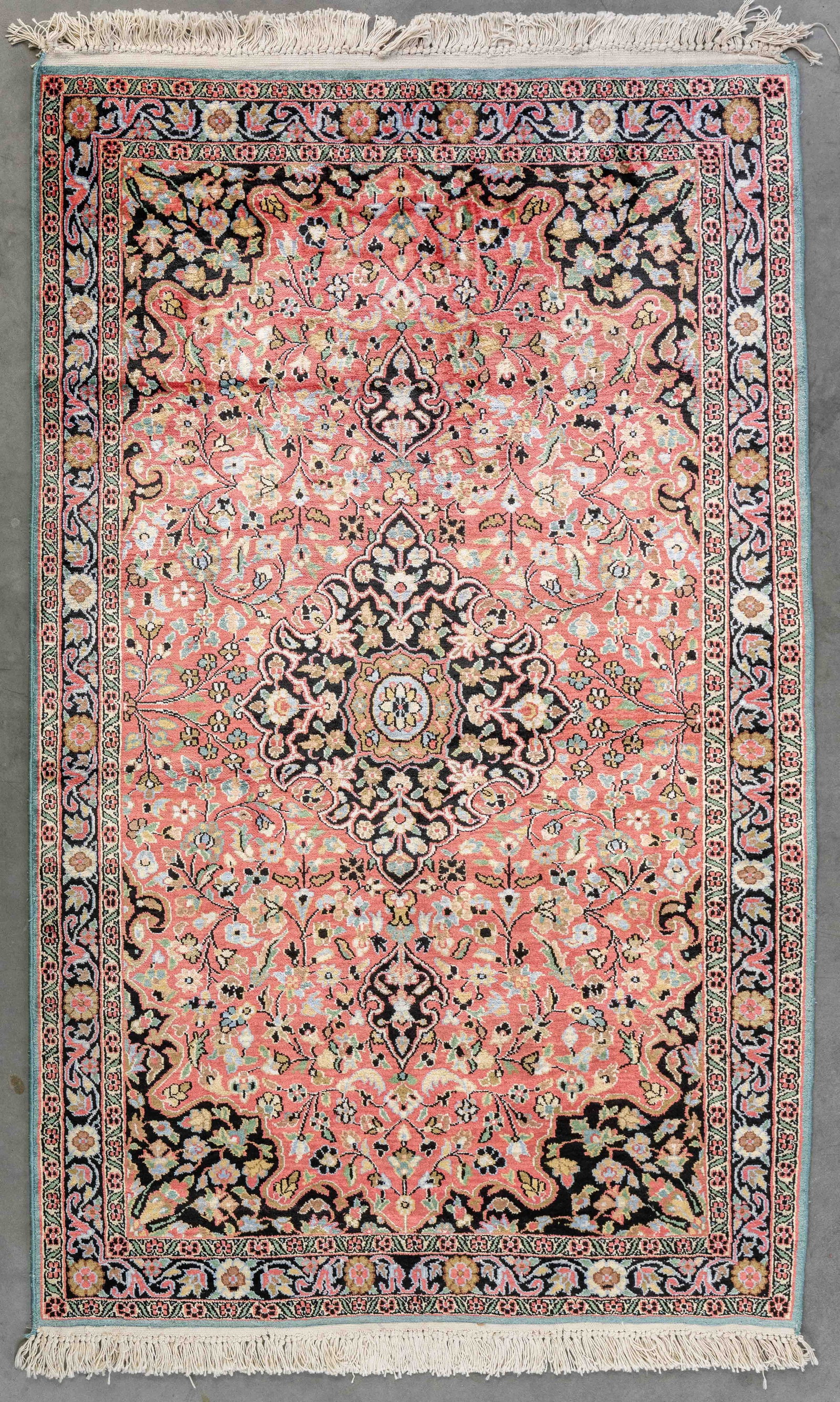 An Oriental hand-made carpet, Kashmir, silk (96 x 157 cm).: An Oriental hand-made carpet, Kashmir, silk (96 x 157 cm). (96 x 0 x 157 cm)