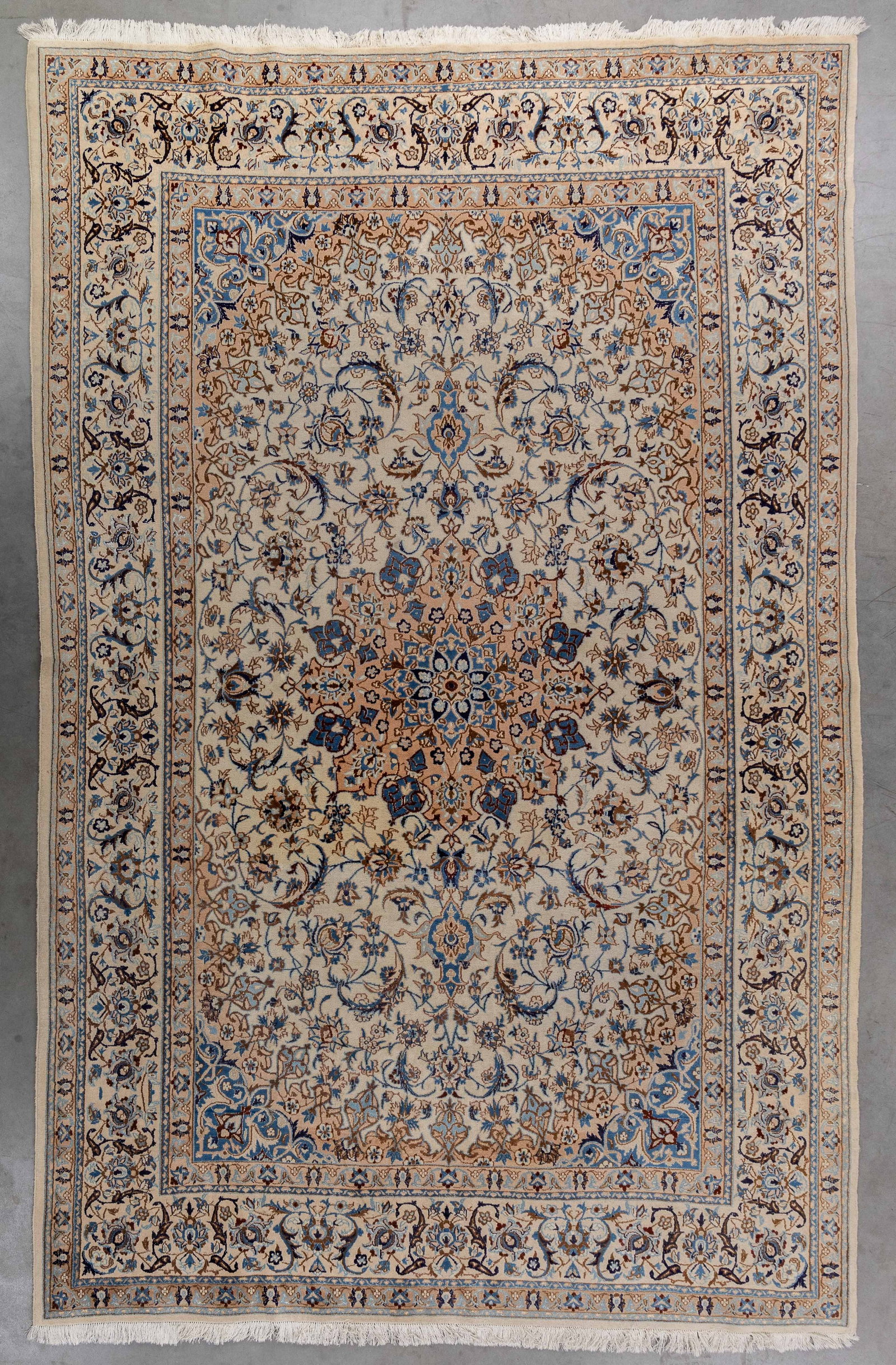 A Large Oriental hand-made carpet, Nain, Iran (326 x 212 cm).: A Large Oriental hand-made carpet, Nain, Iran (326 x 212 cm). (212 x 326 x 0 cm)
