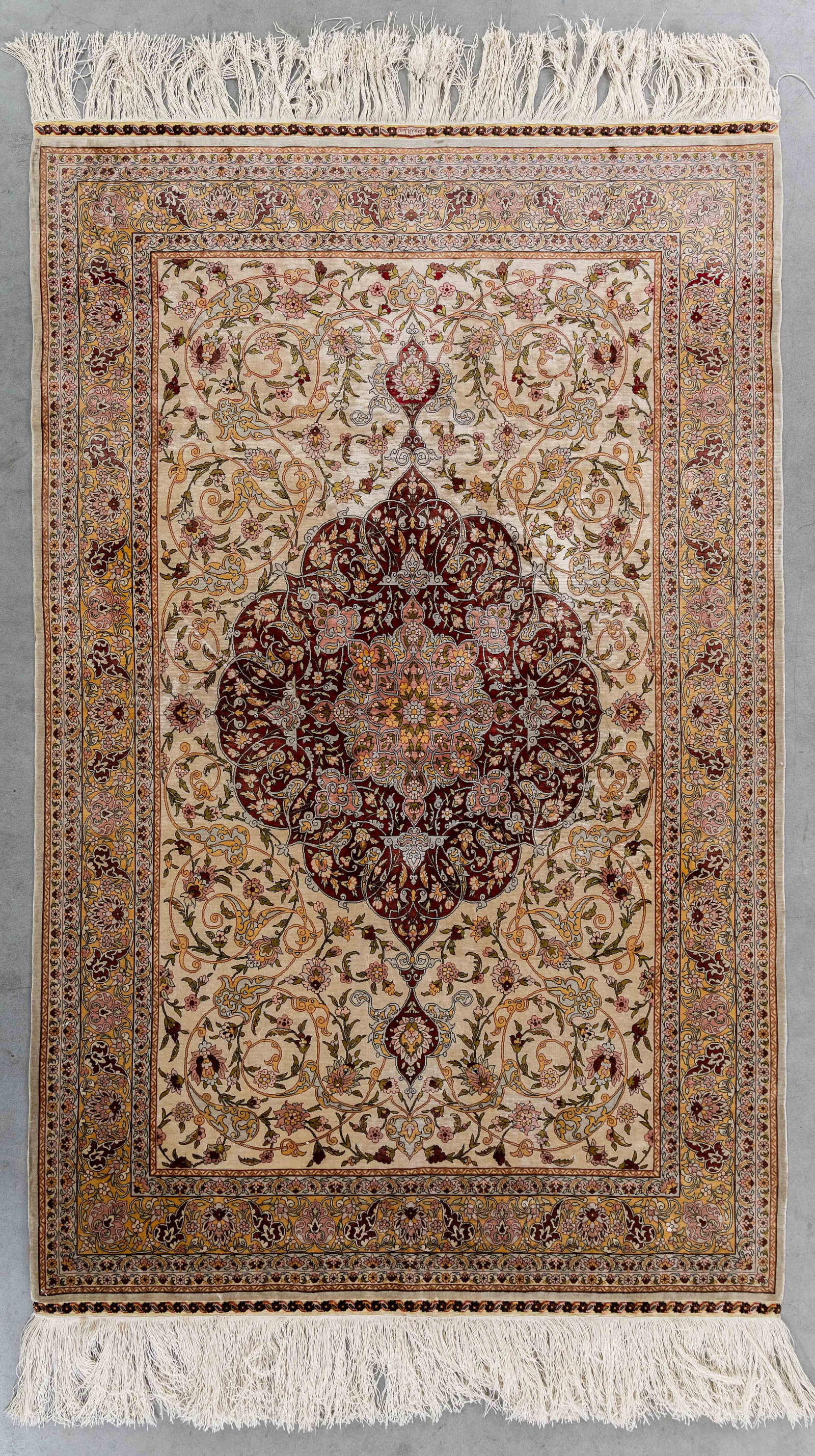 A Fine Oriental hand-made carpet, silk, Hereke, Turkey, signed (125 x 79 cm). (1 of 6)