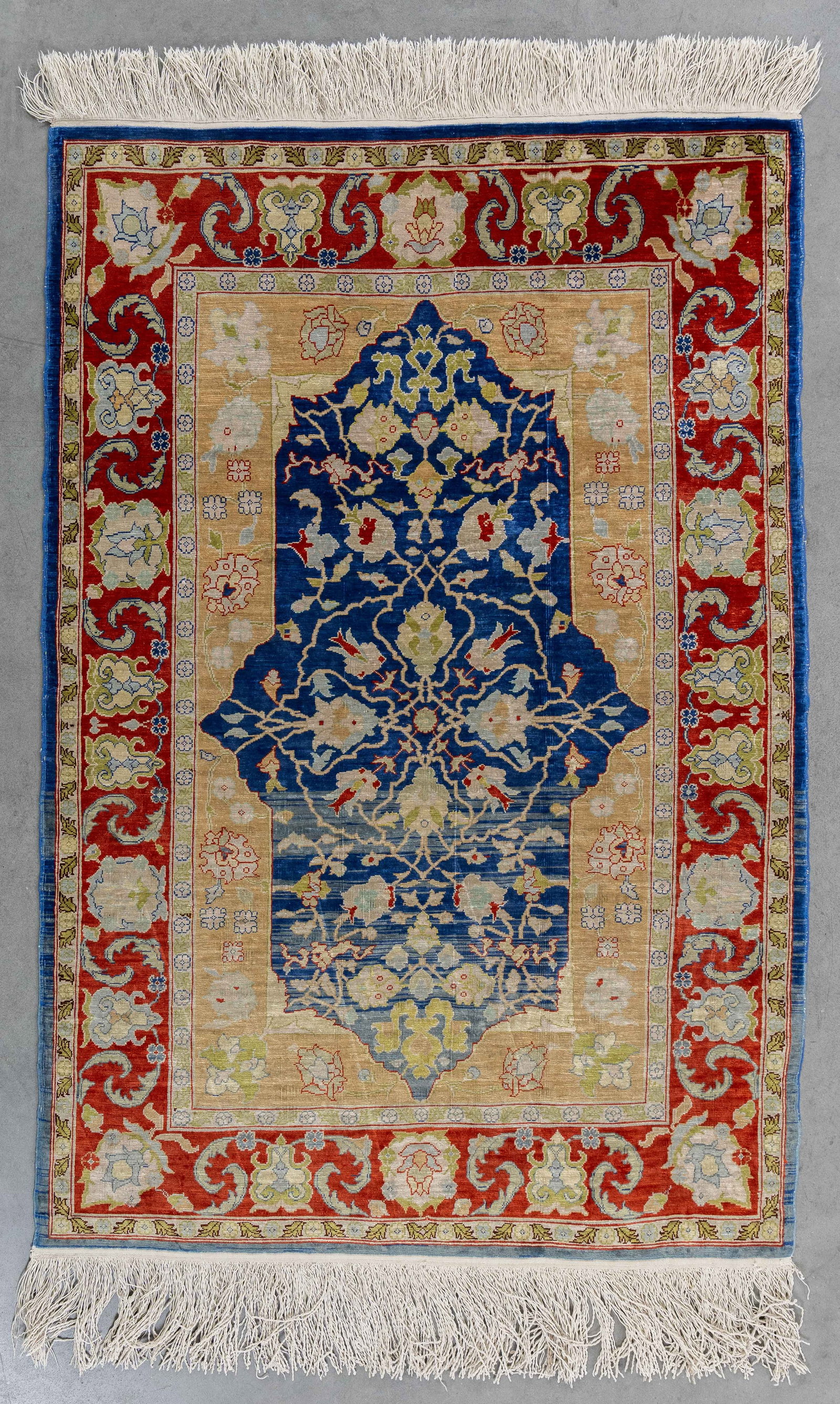 An Oriental hand-made carpet, silk, Turkiye (100 x 67 cm). (1 of 5)