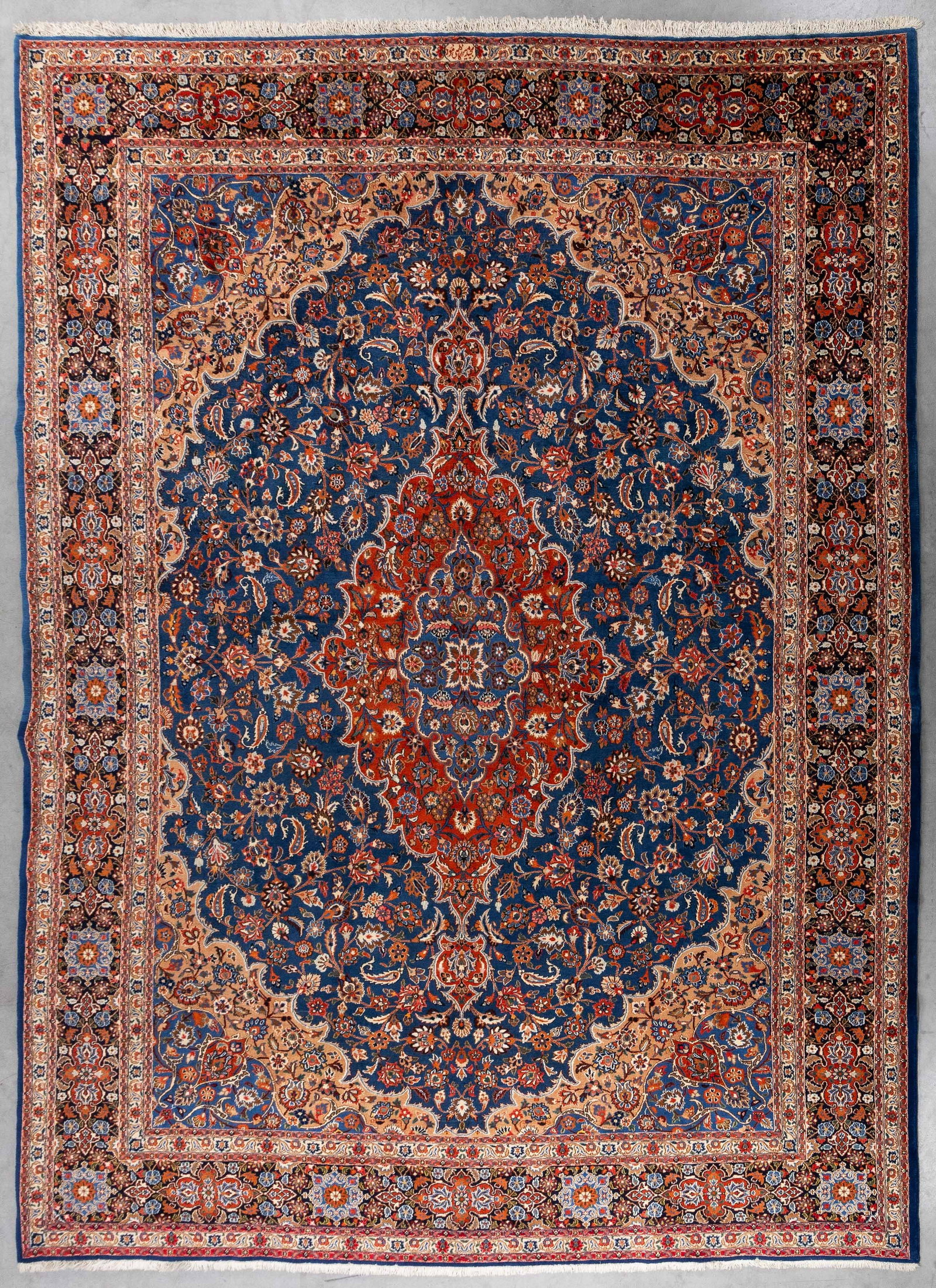 A Large Oriental hand-made carpet, Maud, Iran (404 x 300 cm). (1 of 8)