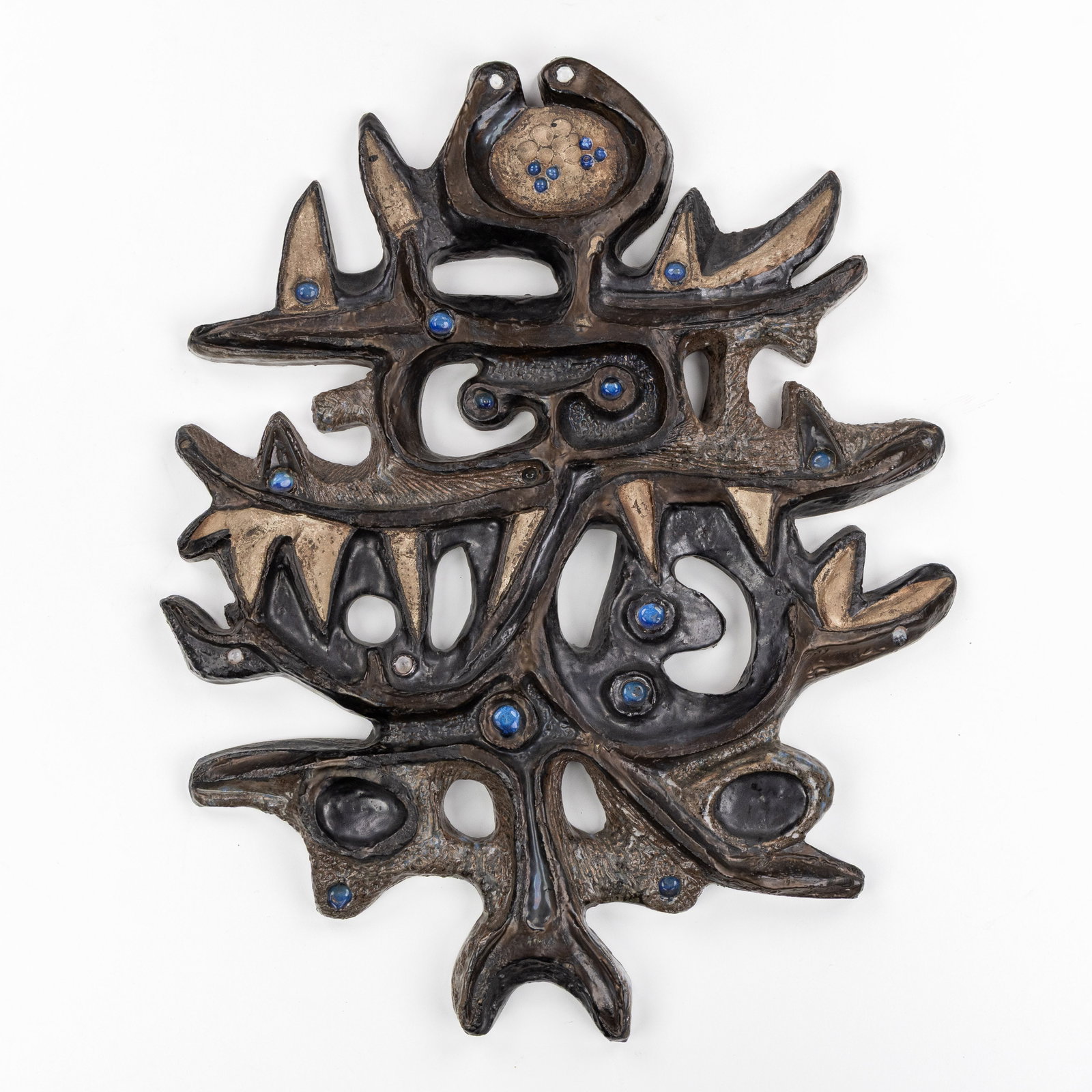 Elisabeth Vandeweghe (1946) ‘Untitled’ for Perignem.: Elisabeth Vandeweghe (1946) ‘Untitled’ for Perignem. A wall plaque.Glazed ceramics for Perignem. (45 x 57 x 0 cm)