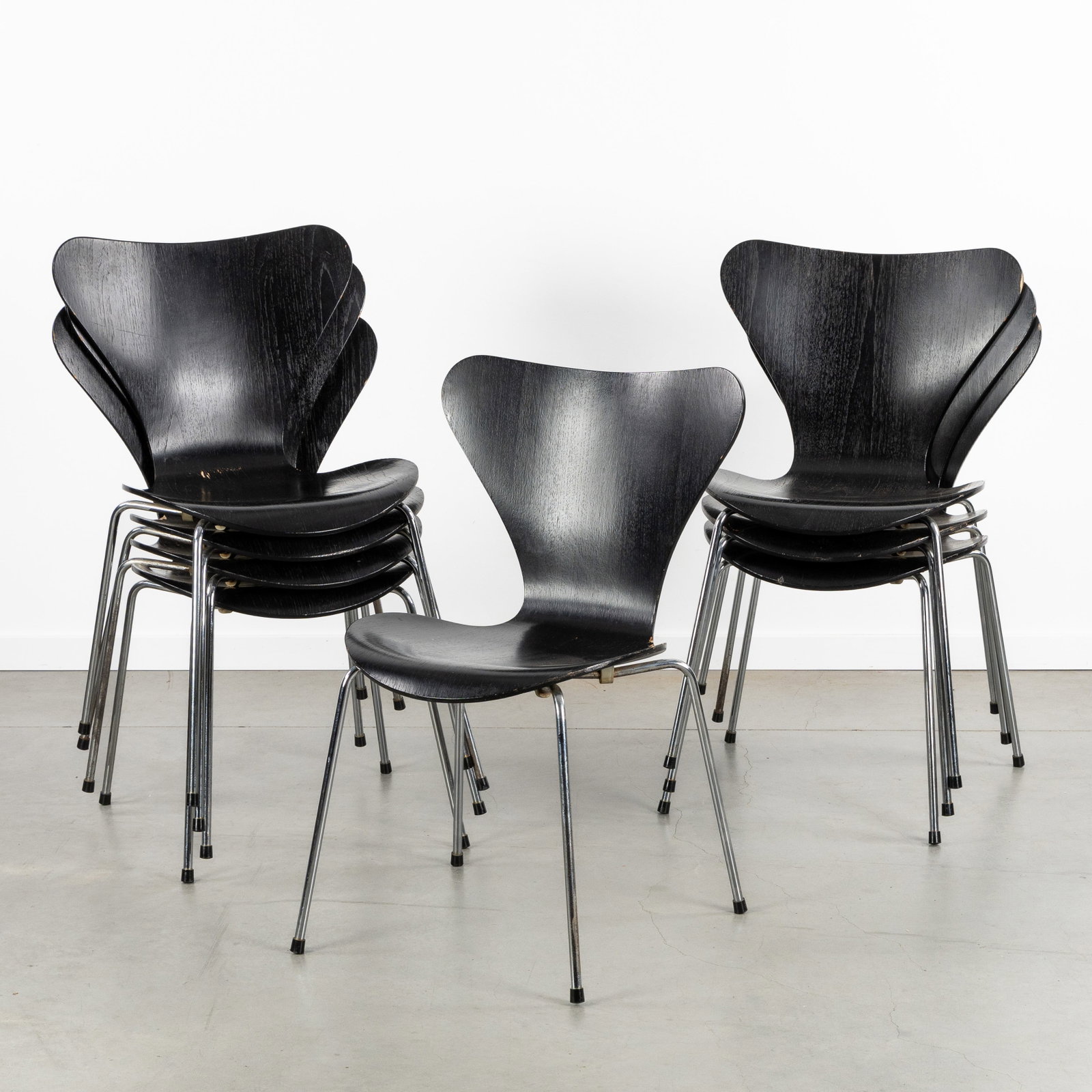 Arne Jacobsen (1902-1972) 'Butterfly Chair', a set of 8 chairs, for Fritz Hansen, Denmark, 1994. (1 of 11)