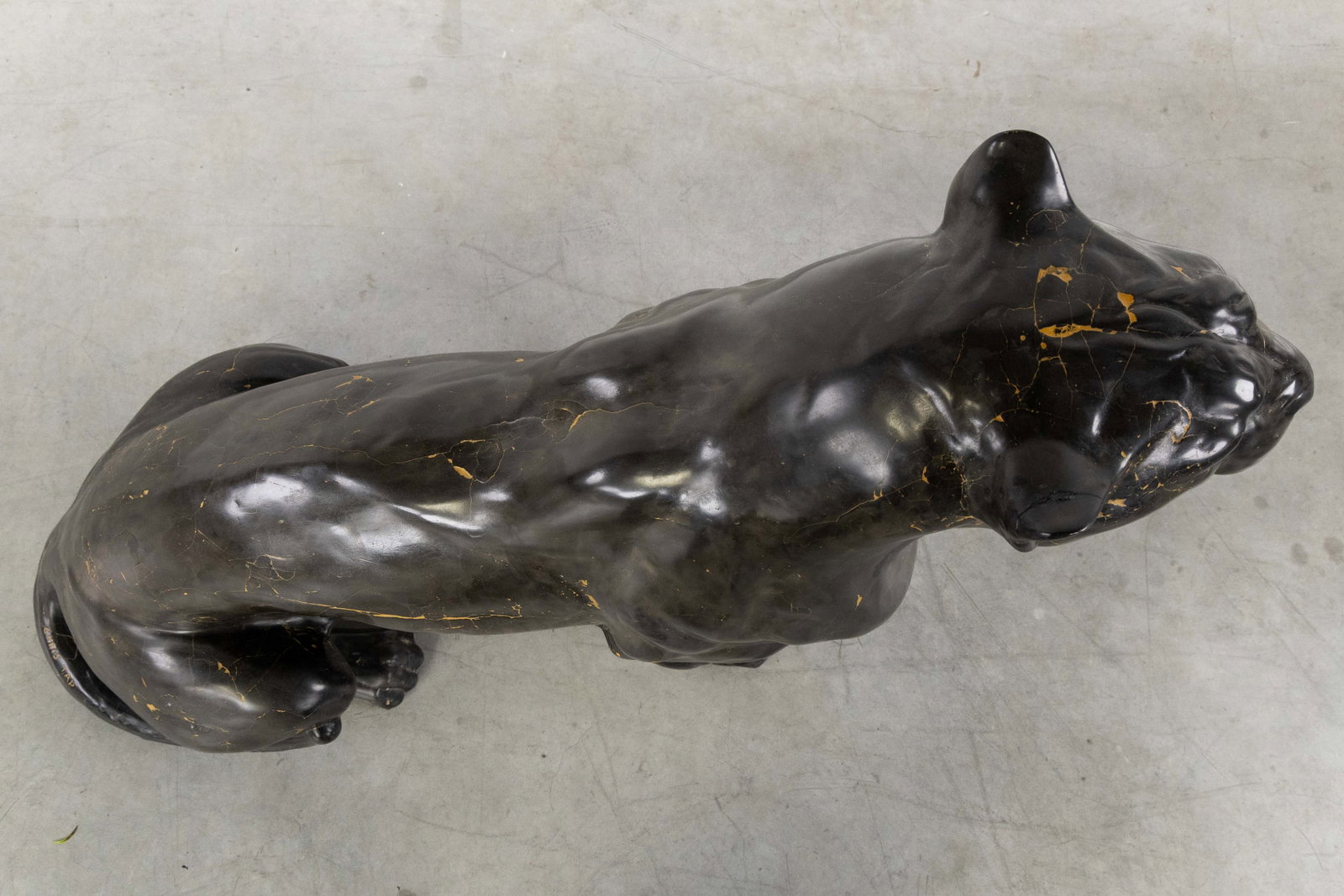 Chris Tap (1973) ‘Panther’, a sculpture with glass eyes. - 12