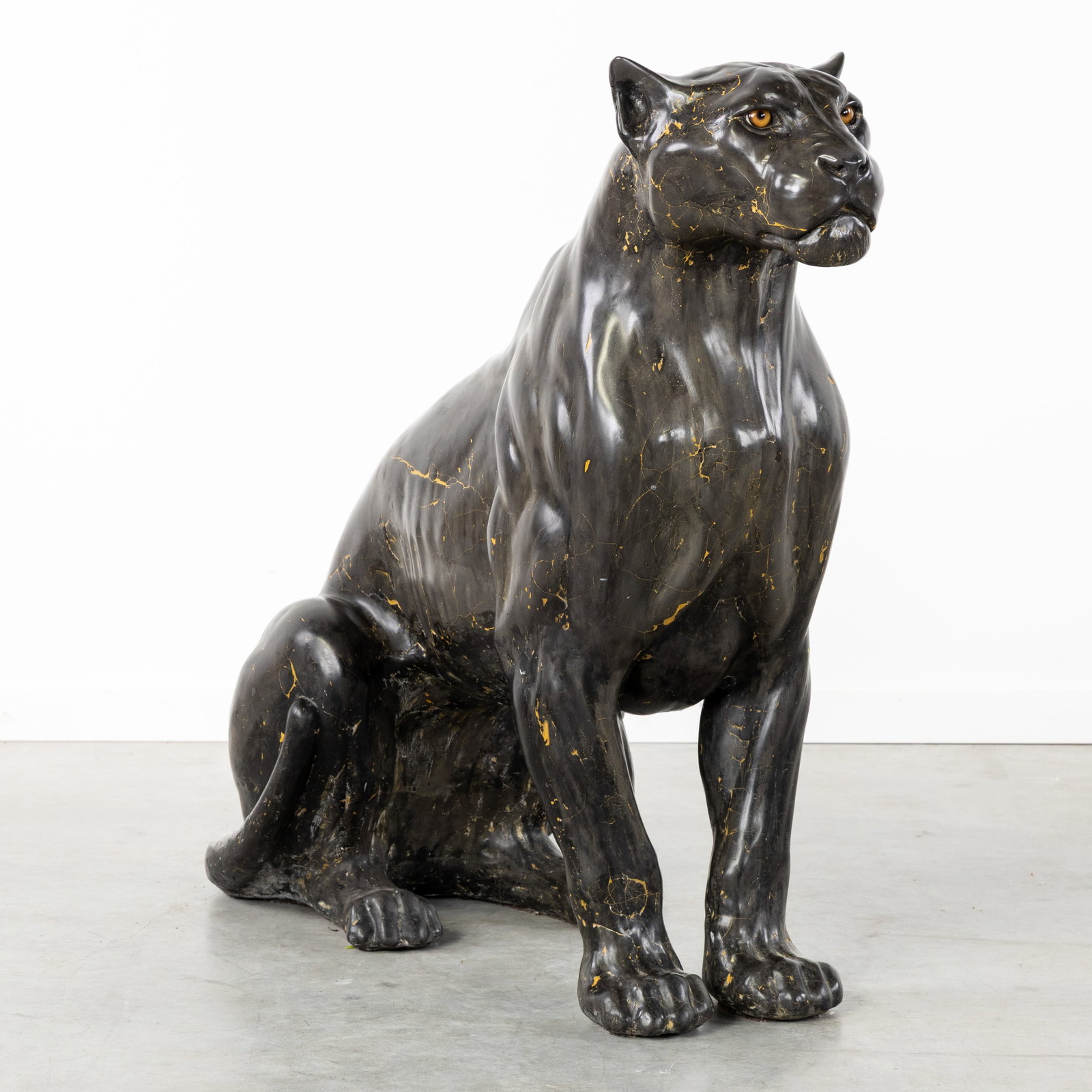 Chris Tap (1973) ‘Panther’, a sculpture with glass eyes. - 2