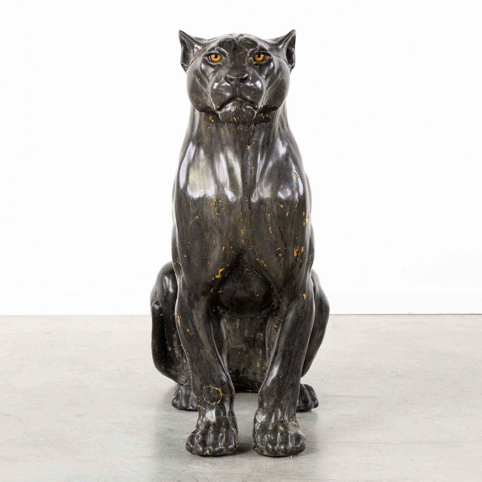 Chris Tap (1973) ‘Panther’, a sculpture with glass eyes. - 6