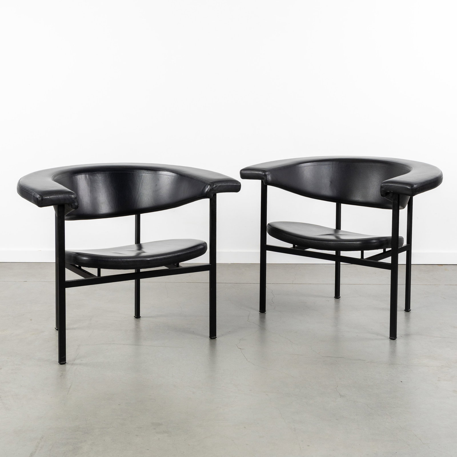 Rudolf Wolf (1919-1989) 'Gamma', a pair of black leather design armchairs or club chairs, for Dutch (1 of 8)