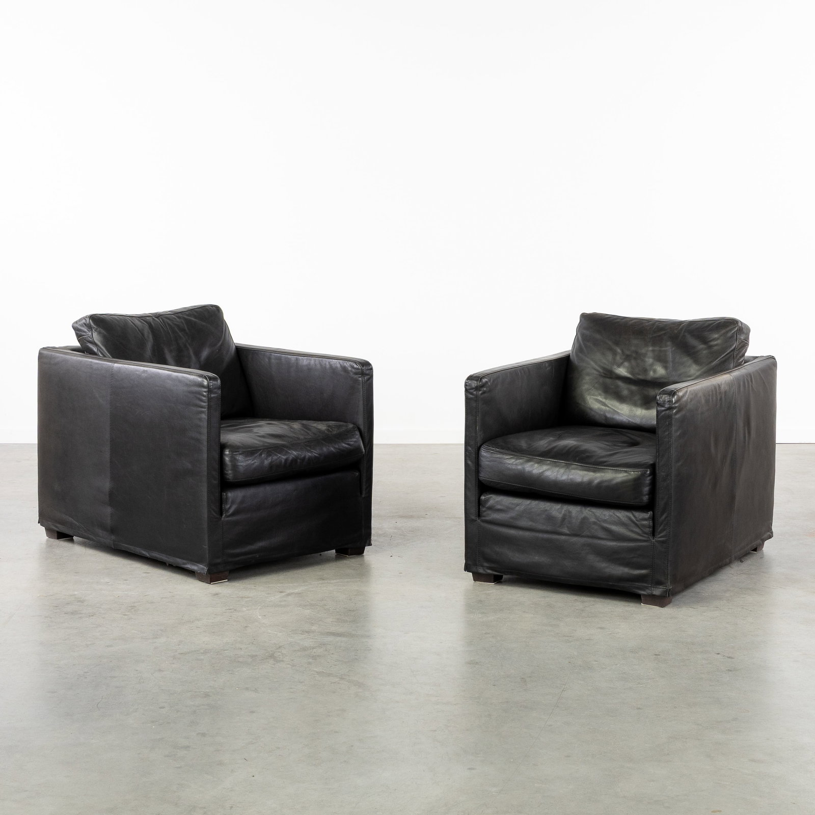 Henk Vos (1939-2020) 'Novi', a pair of black leather armchairs, for Linteloo, Netherlands, circa (1 of 8)