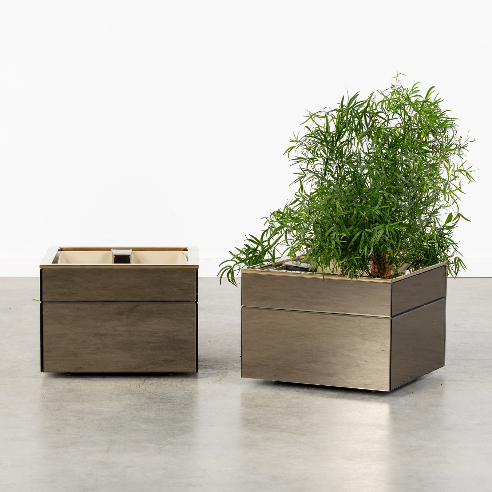 Belgo Chrome, Meutabel, a pair of planters or cache pots, 'Florabelle', Gilded metal and glass. (1 of 9)