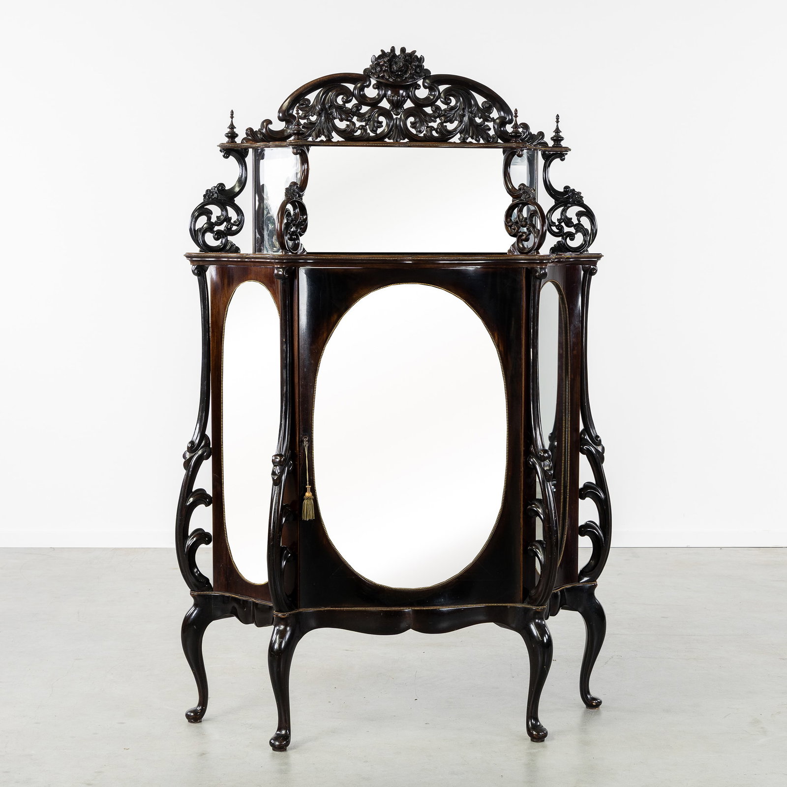 A Mirror cabinet or Display cabinet, Chippendale Revival Rococo style, England, 20th C. (1 of 8)