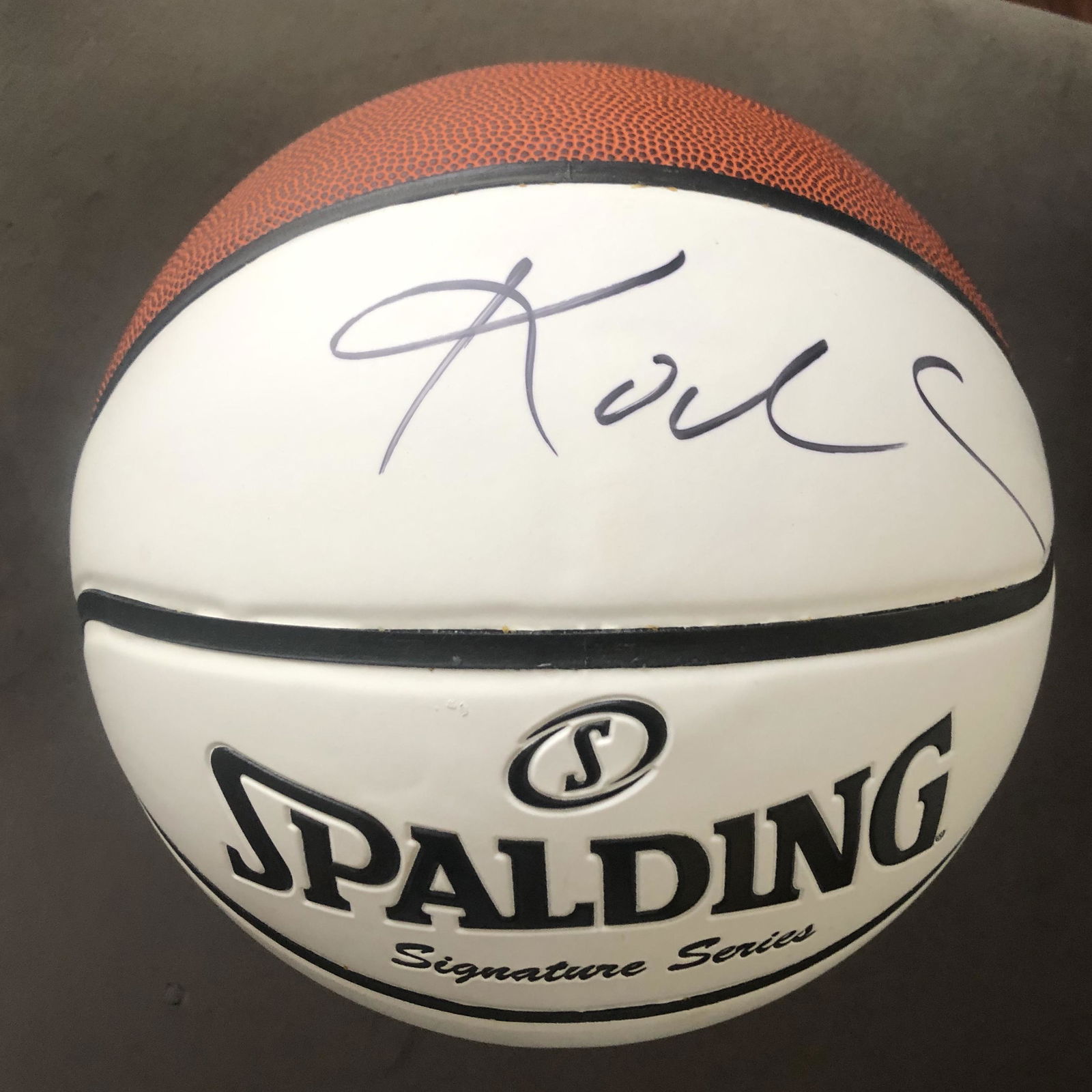 Kobe Bryant Autographed BASKETBALL!! (L.A. Lakers) (1 of 1)