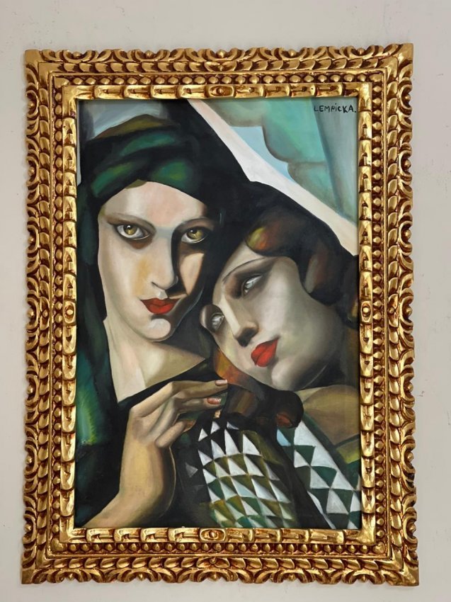 Tamara de Lempicka Oil on Canvas,Signed-in the style of: Tamara de Lempicka Oil on Canvas, Signed, sealed & framed painting------------------Measures with frame: 21\" x 29\" inches aprox.-------------------------------------Tamara de Lempicka was a polish p