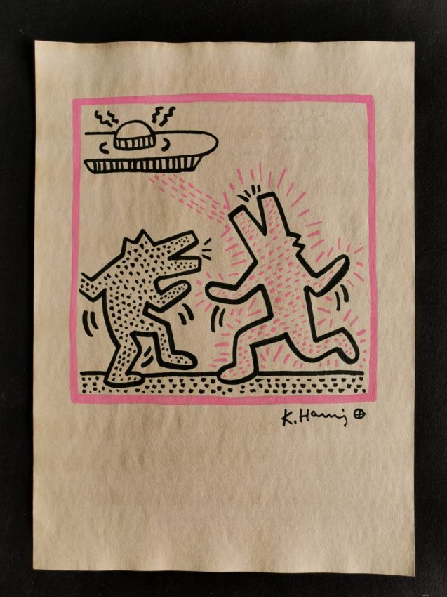 Keith haring drawing on paper (In the Style of): In the Style of Keith haring drawing on paper.---------------------- Measures: 12" x 8" Inches aprox-----------------------------------Keith Allen Haring was an American artist whose pop art and graff
