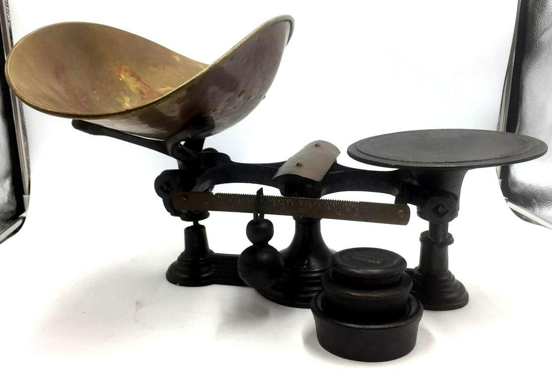 Cast Iron & Brass Pan Scale - Southward Scale Company: ANTIQUE & RARE Cast Iron SOUTHWARK SCALE CO. Mercantile Pan Balance Scale. Original iron and brass materials with a lovely patina. Imagine what a beautiful piece of art this scale was when it was new!