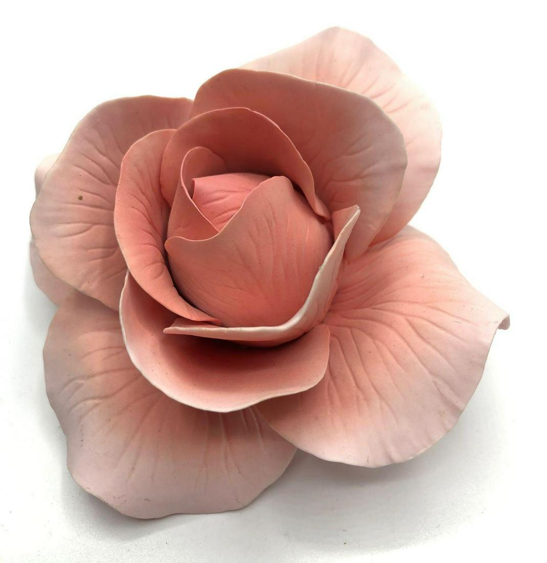 Boehm Porcelain Rose: Boehm Porcelain Rose Marked Boehm limited issue Queen Elizabeth pink porcelain rose. Unattached and missing its original base.