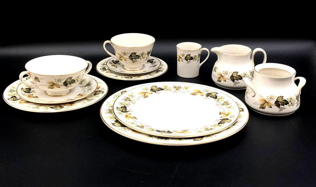 Royal Daulton Translucent China Set 103 pcs (1 of 7)