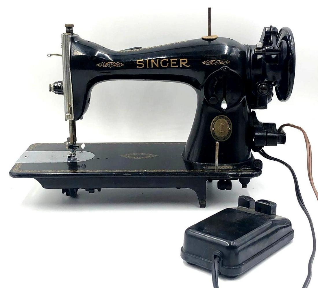 Vintage Singer Sewing Machine (1 of 16)