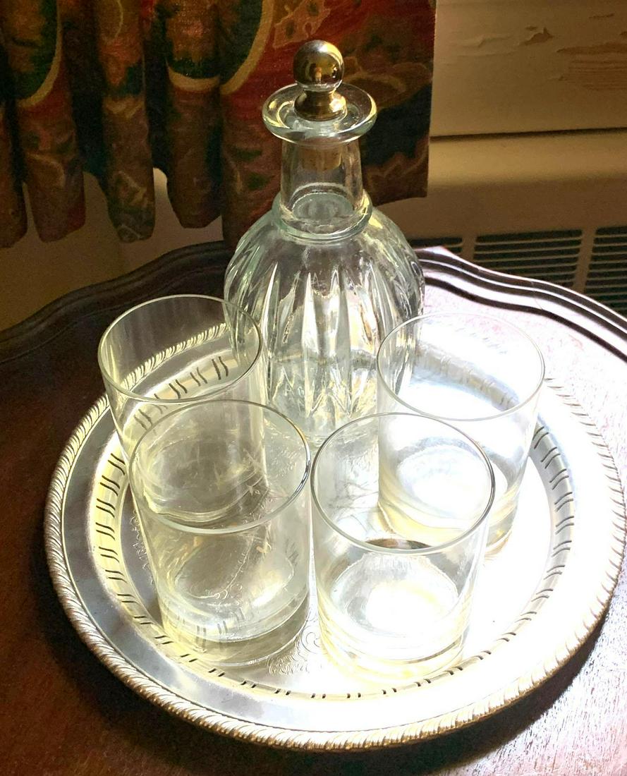Decanter Set: Glass decanter with four lowball glass on a metal serving tray. ** Notice: This lot is located, in Hampton, Virginia. It requires pickup, in Hampton - only on June 13th and 14th, between 10-4pm. Shipp