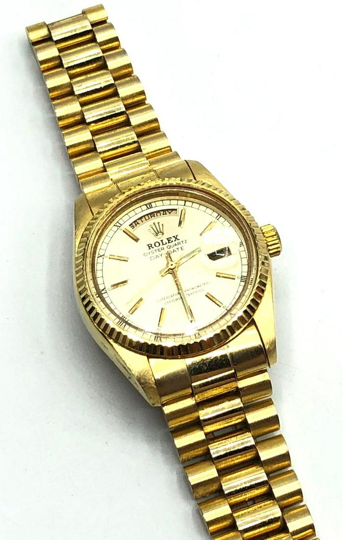 Rolex Oyster Day Date Wrist Watch: Replica Rolex watch is an oyster day date superlative chronometer. Face of the watch measures 1.5 inches wide and 1.25 inches in diameter.