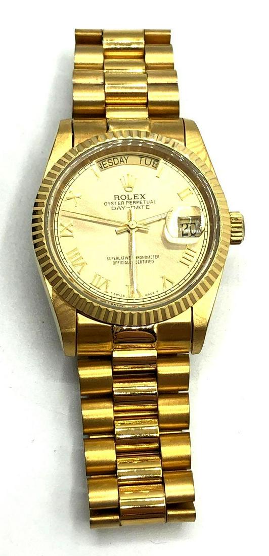 Rolex Oyster Perpetual Men’s Wrist Watch: Replica Rolex watch is a perpetual date watch with a superlatives chronometer. Watch is marked as Rolex as well as 750 and 18 K on band clasp. Watch face measures 1.5 inches wide and 1.25 inches in di