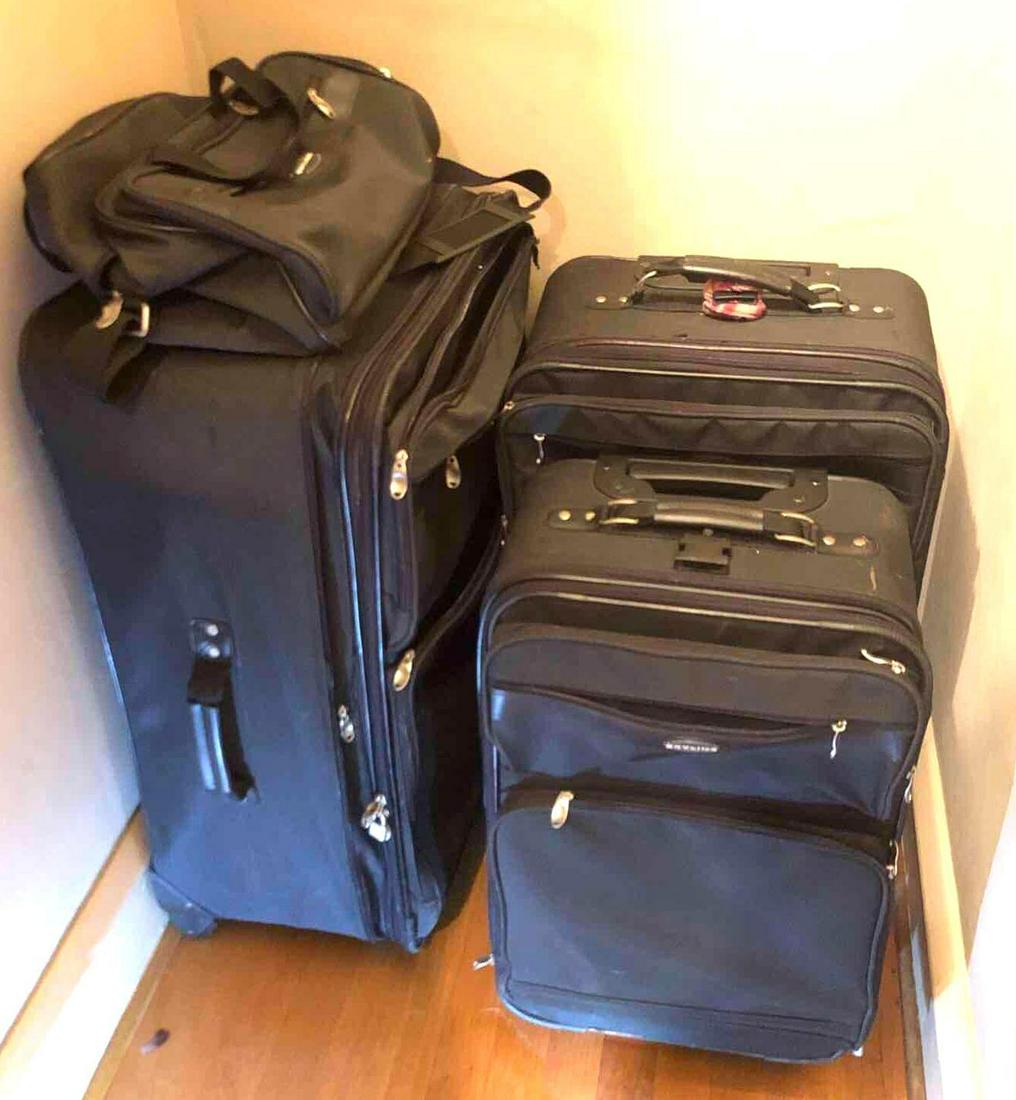 Skyline Luggage: Skyline luggage. ** Notice: This lot is located, in Hampton, Virginia. It requires pickup, in Hampton - only on June 13th and 14th, between 10-4pm. Shipping is also available on items. Small items inc