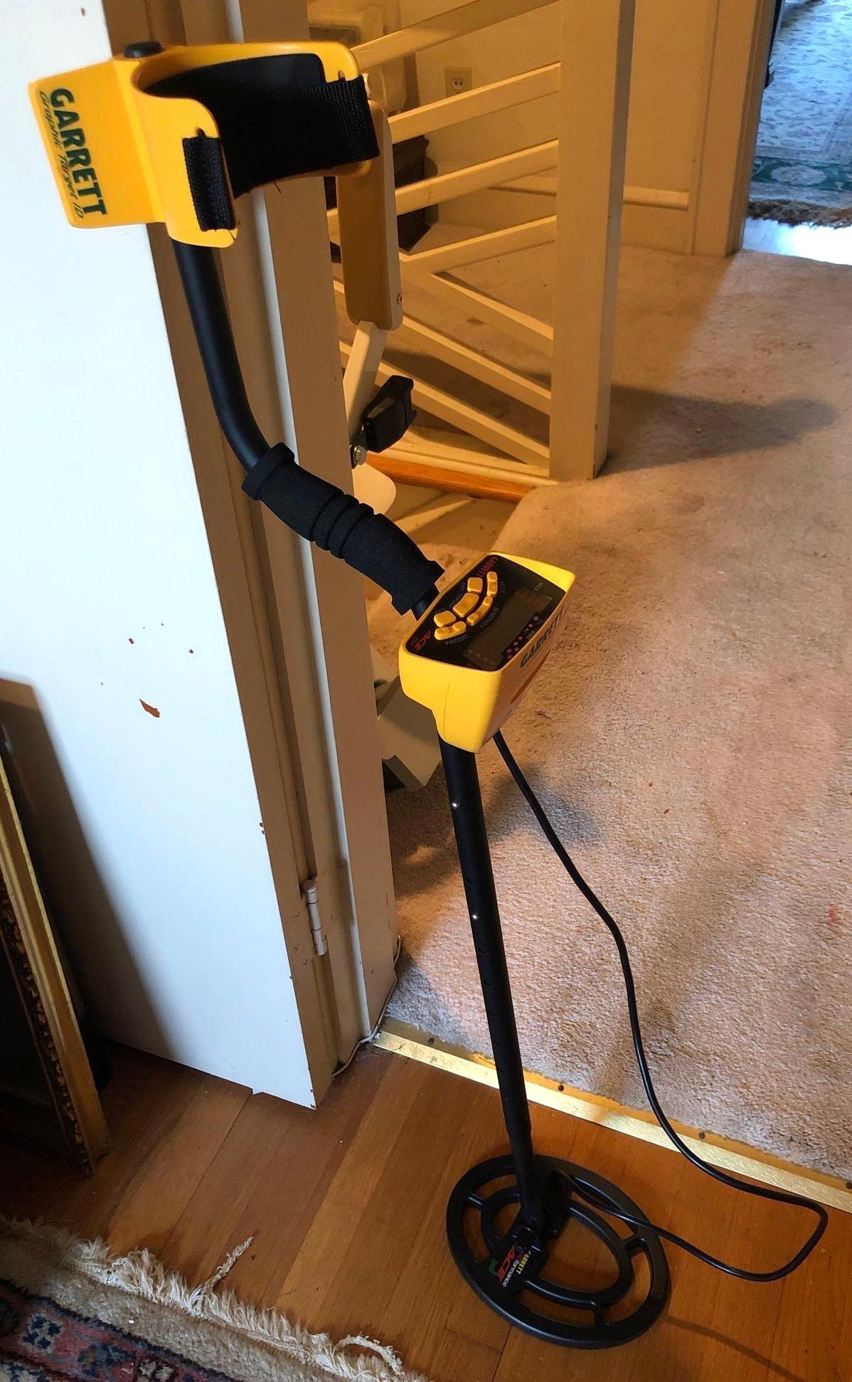 Garrett Metal Detector: Garrett pro performance Ace 250 metal detector. ** Notice: This lot is located, in Hampton, Virginia. It requires pickup, in Hampton - only on June 13th and 14th, between 10-4pm. Shipping is also avai